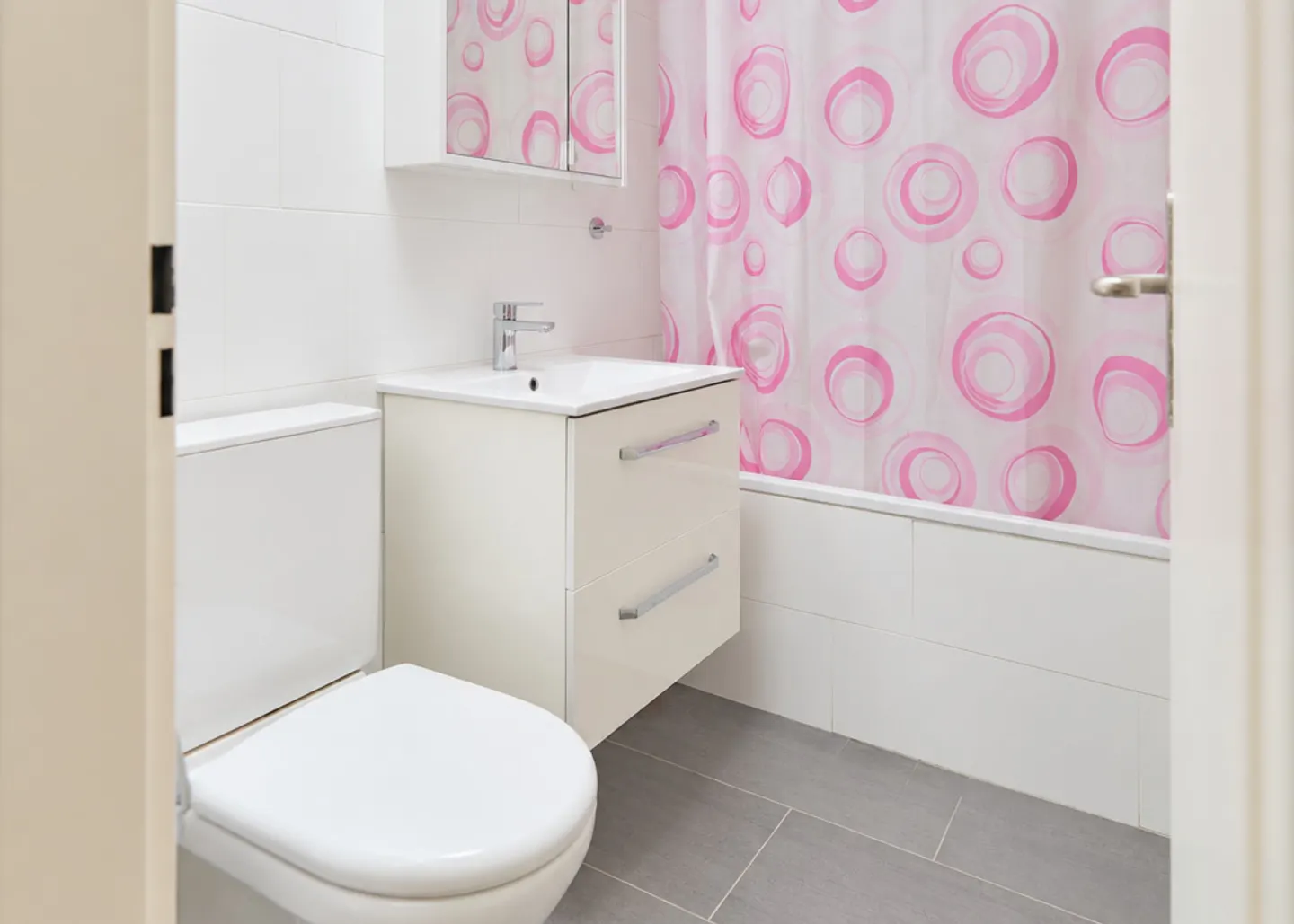 Spacious Maisonette Apartment - Photo 12 of 13