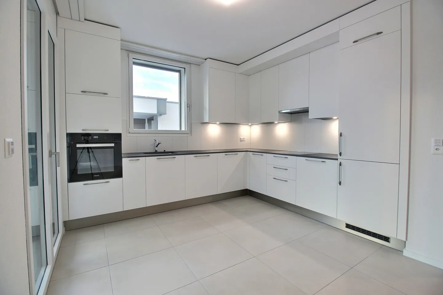 Appartamento nuovo di 5,5 stanze al 2° piano! - Foto 2 di 11