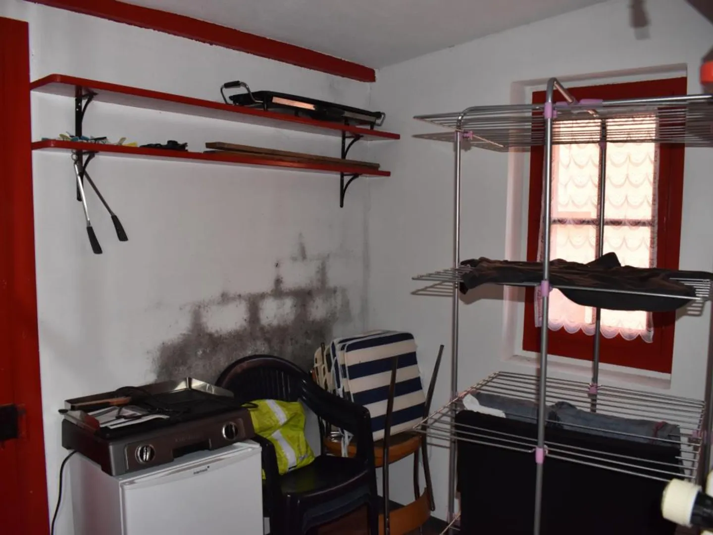 MONTHEY - House to renovate in the city center! - Photo 9 of 10