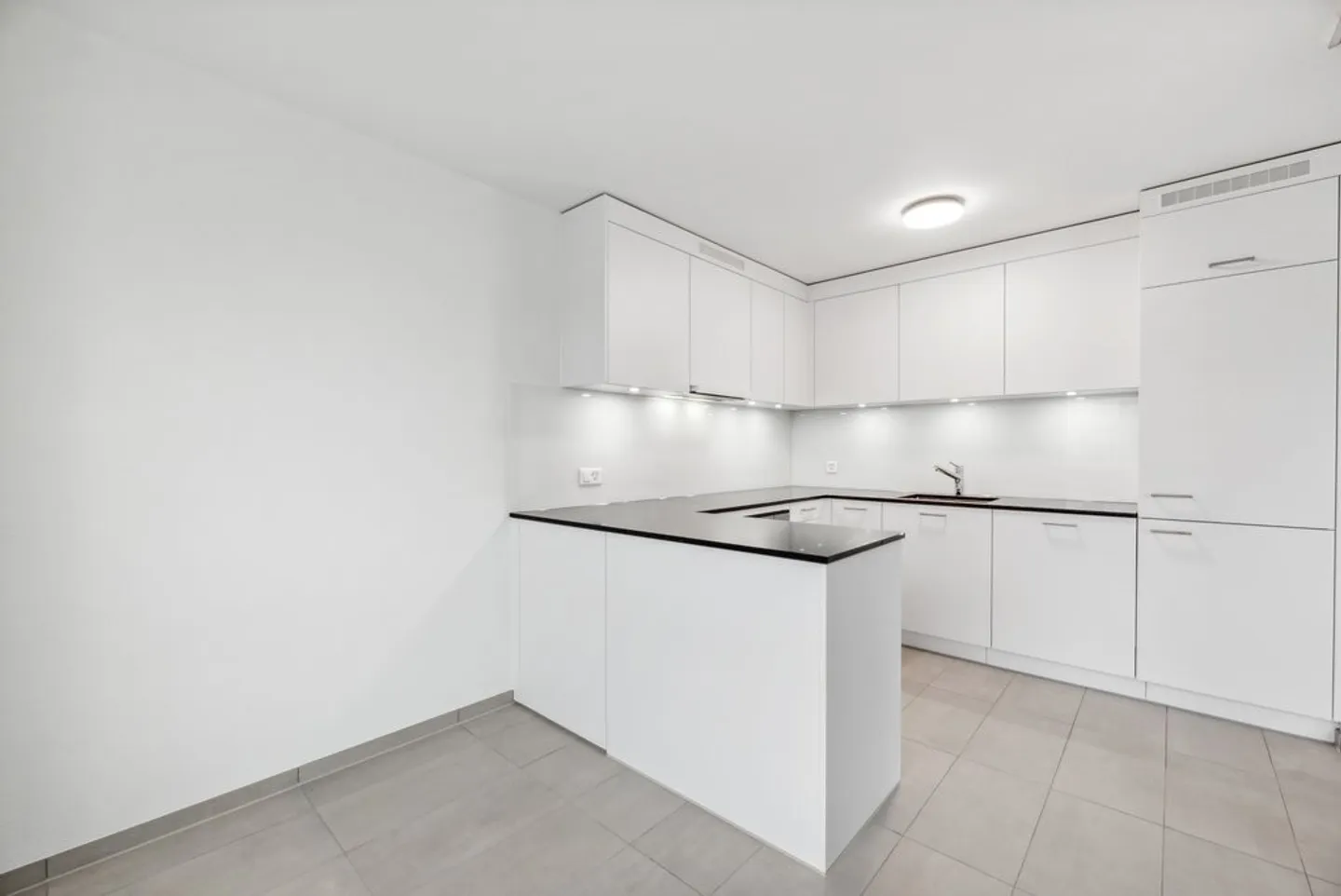 Appartement spacieux de 3.5 pièces - Photo 2 sur 8