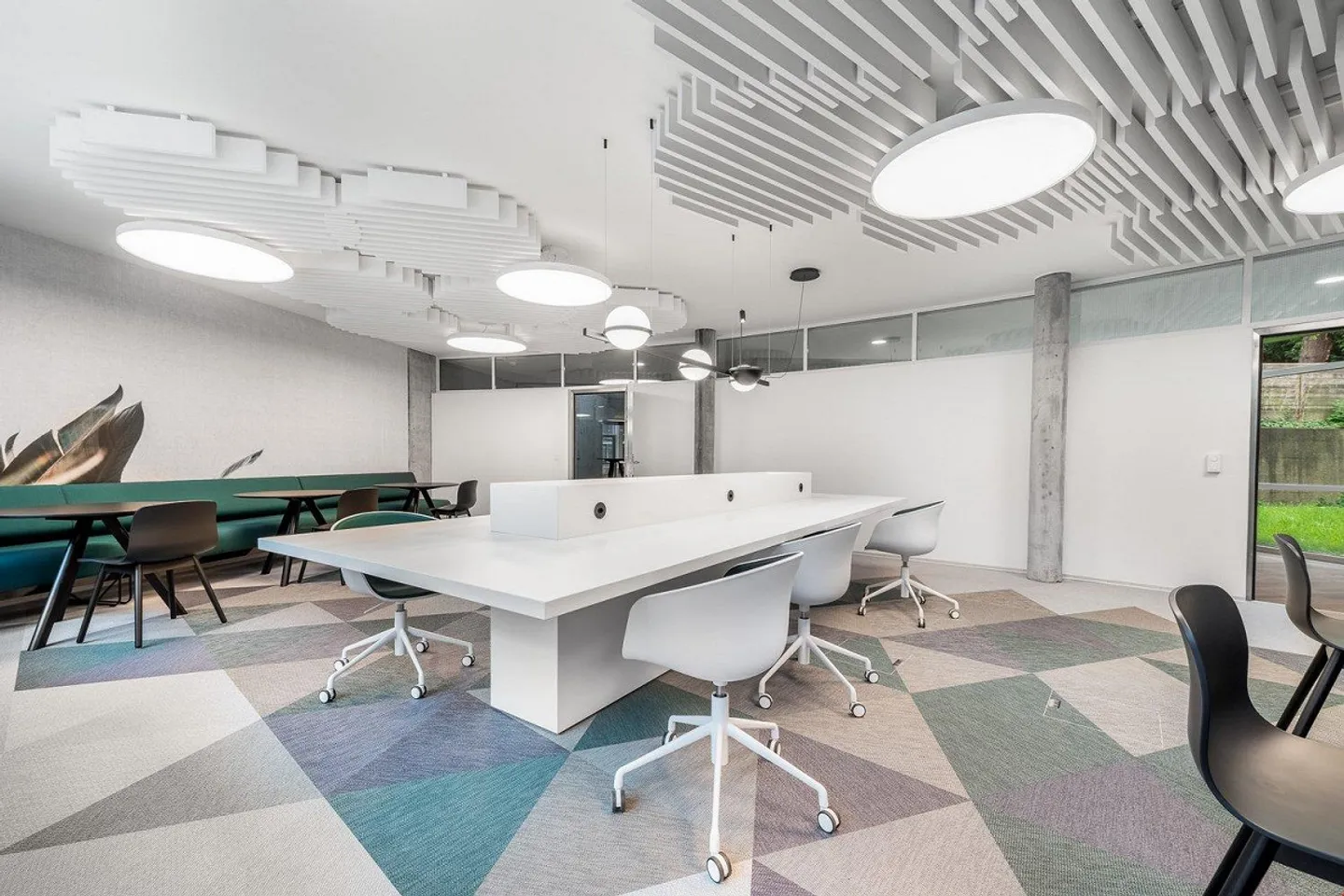 Modern & compact: converted office directly in the city - Photo 1 of 10