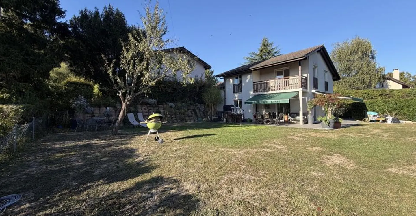 Familienhaus mit schönem Garten und freiem Blick - Foto 1 von 12