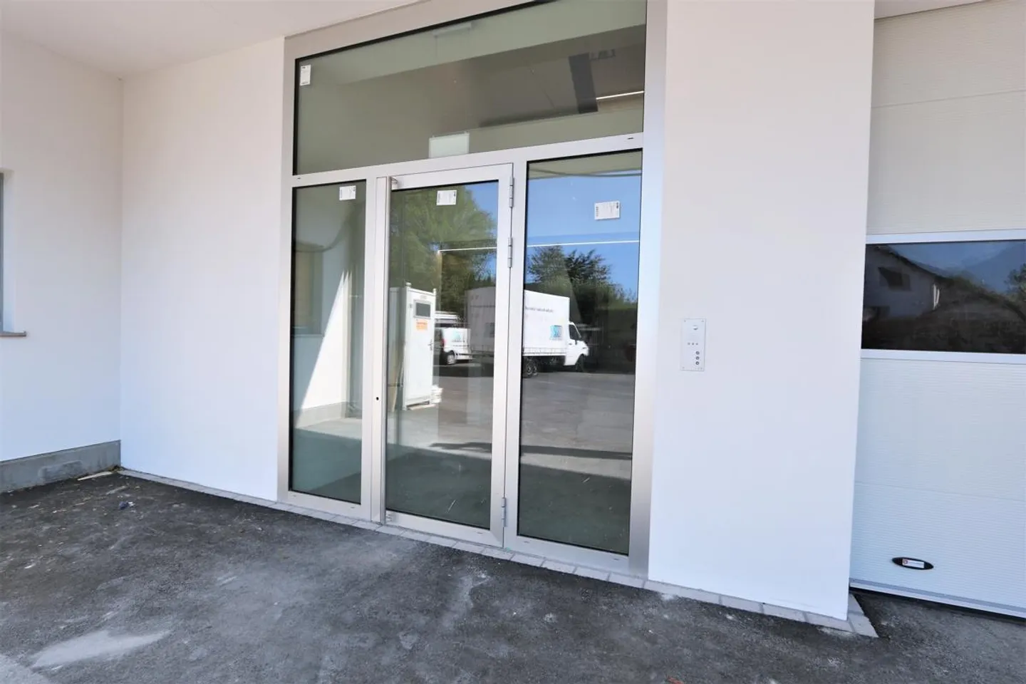 Attractive commercial space for various usage options with... - Photo 9 of 11