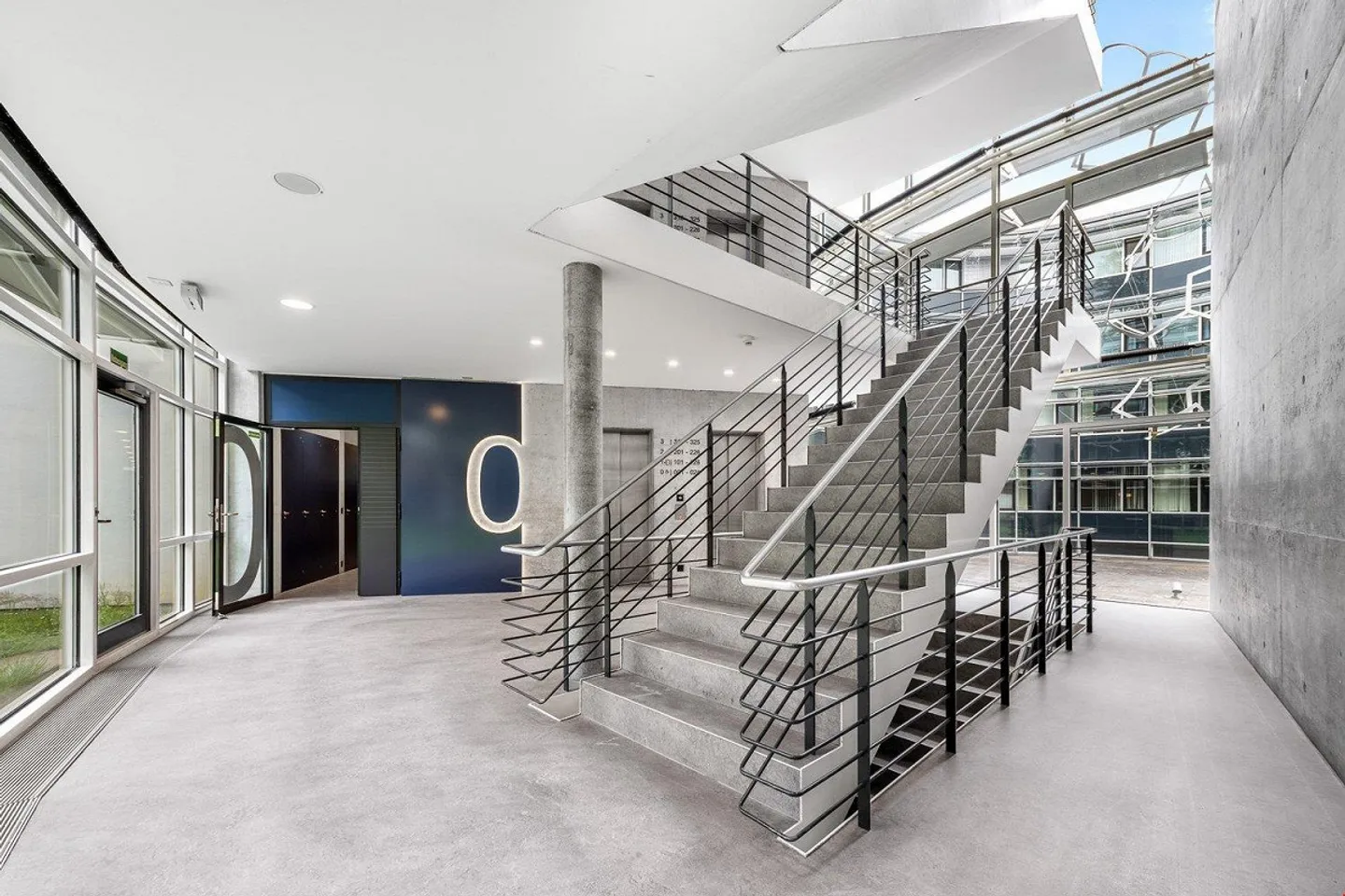 Modern & compact: converted office directly in the city - Photo 5 of 10