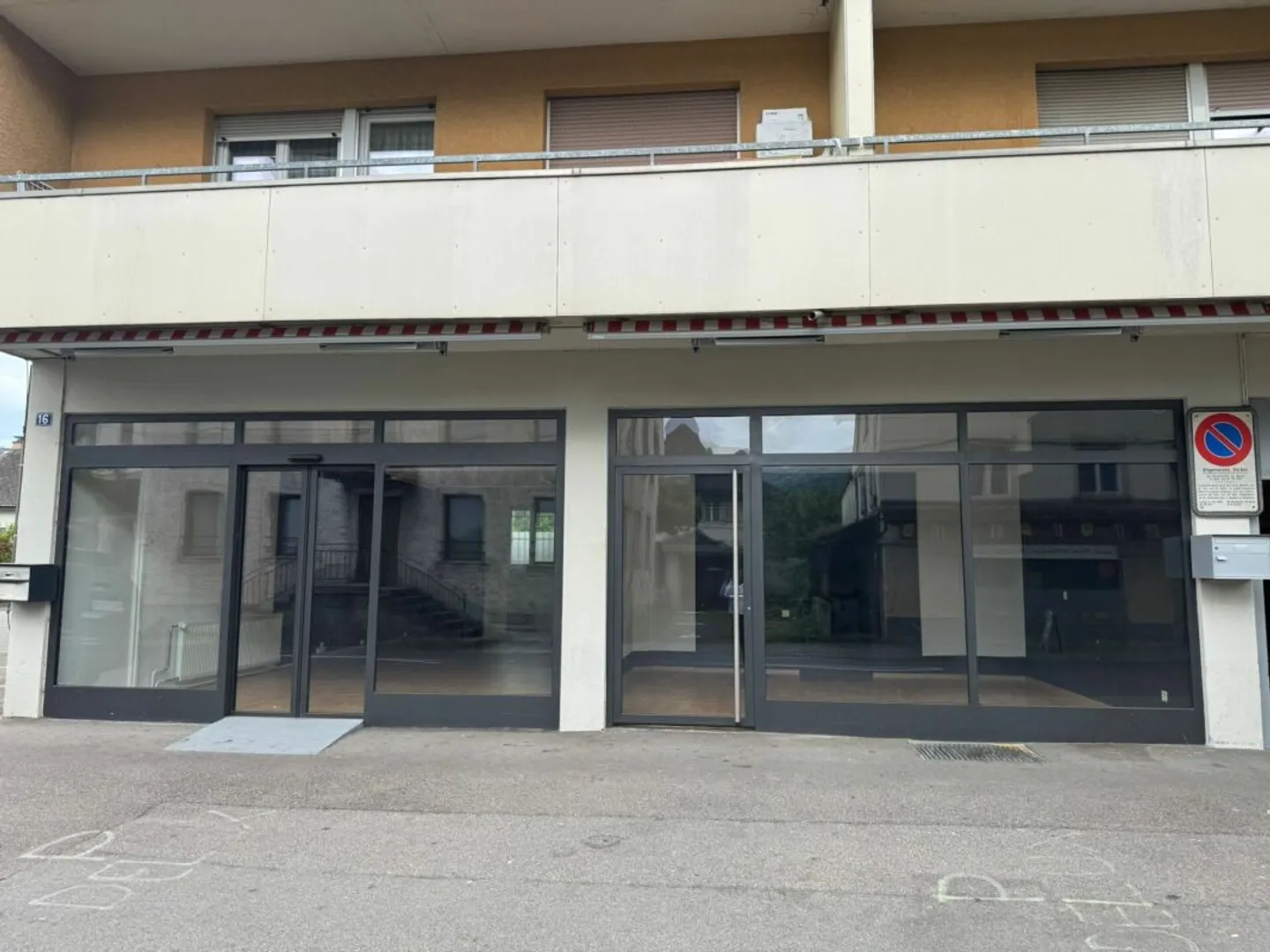 Espace de vente à louer - Photo 1 sur 9