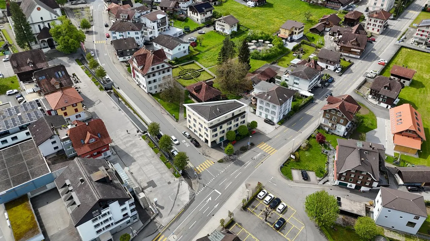 Zentrale Geschäftsfläche in Sachseln - Foto 7 von 8