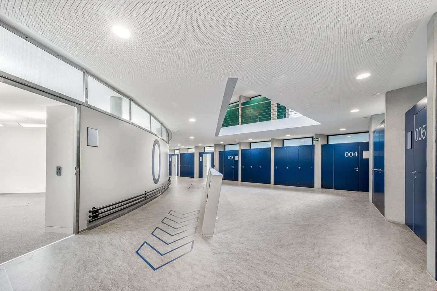 Modern & compact: converted office directly in the city - Photo 7 of 10