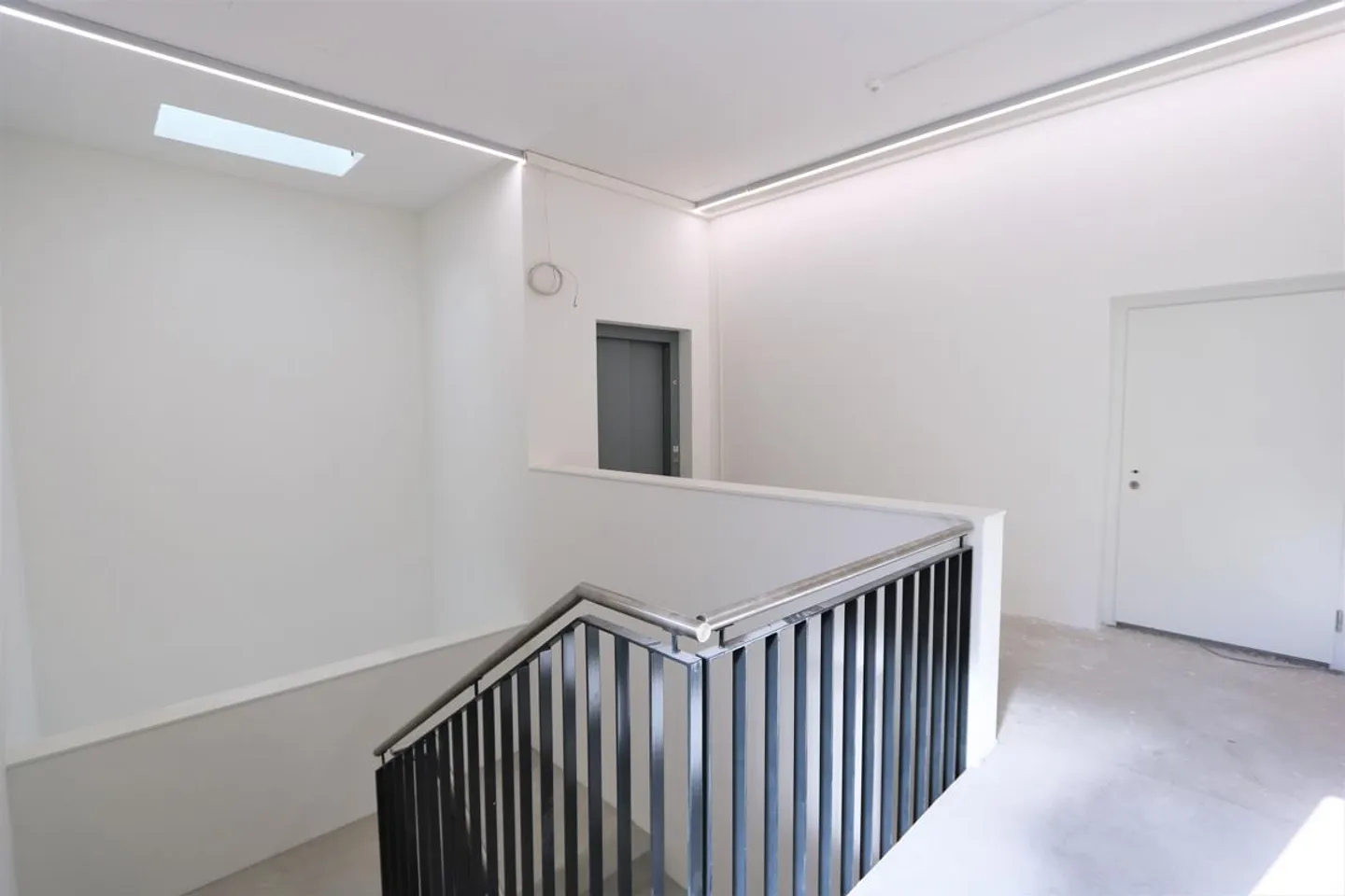 Attractive commercial space for various usage options with... - Photo 10 of 11
