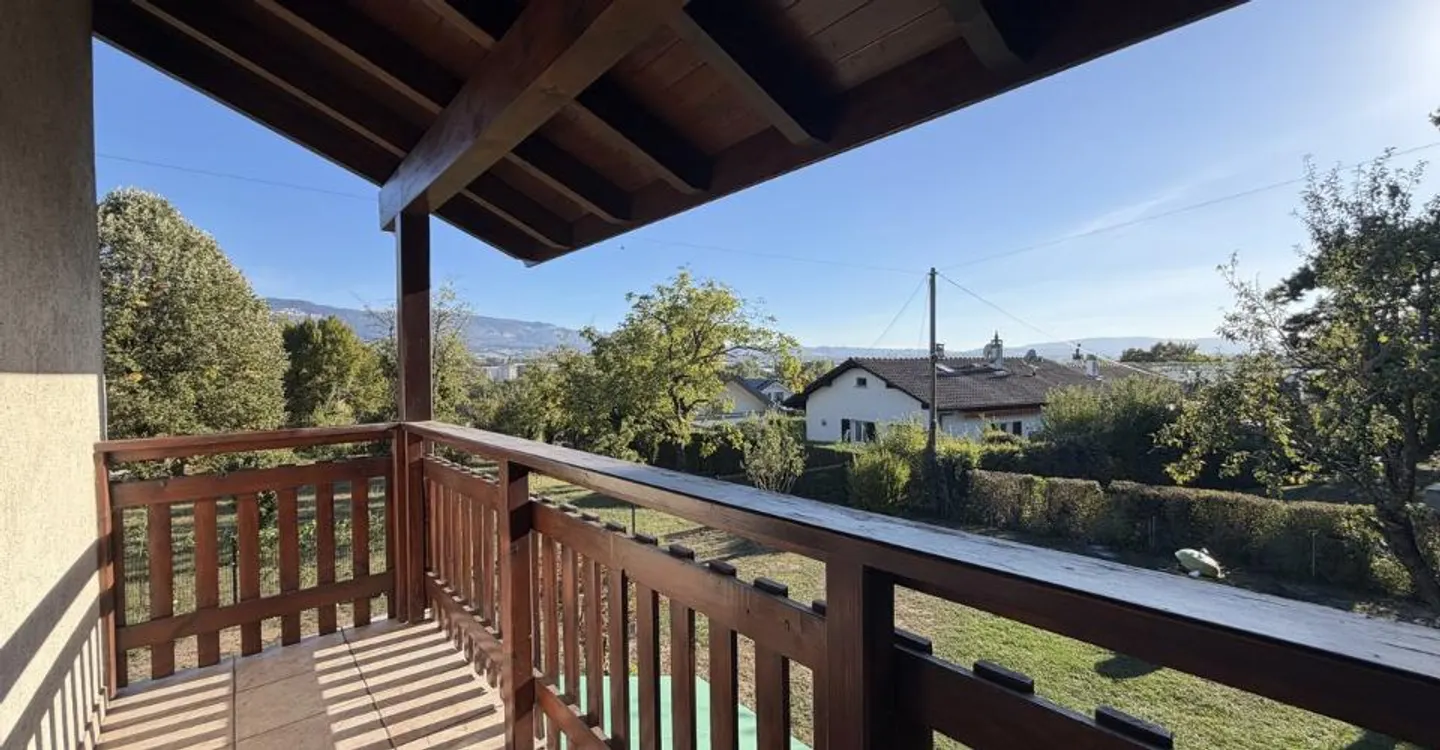 Familienhaus mit schönem Garten und freiem Blick - Foto 9 von 12