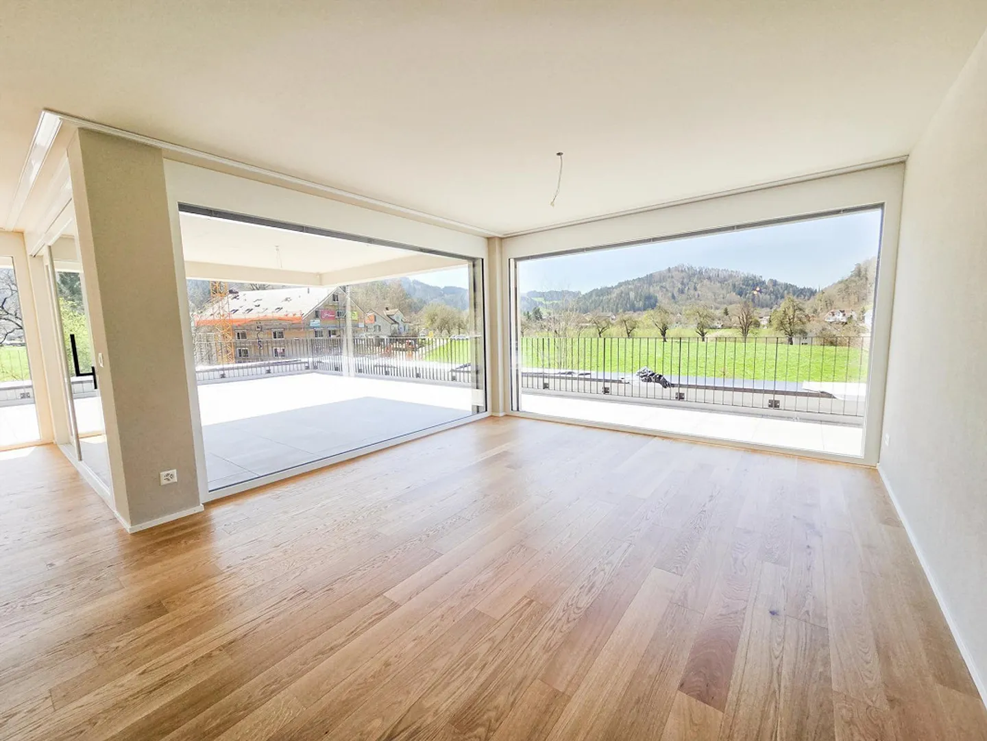 Ampio appartamento attico di 4.5 stanze in una posizione idilliaca - Foto 5 di 12