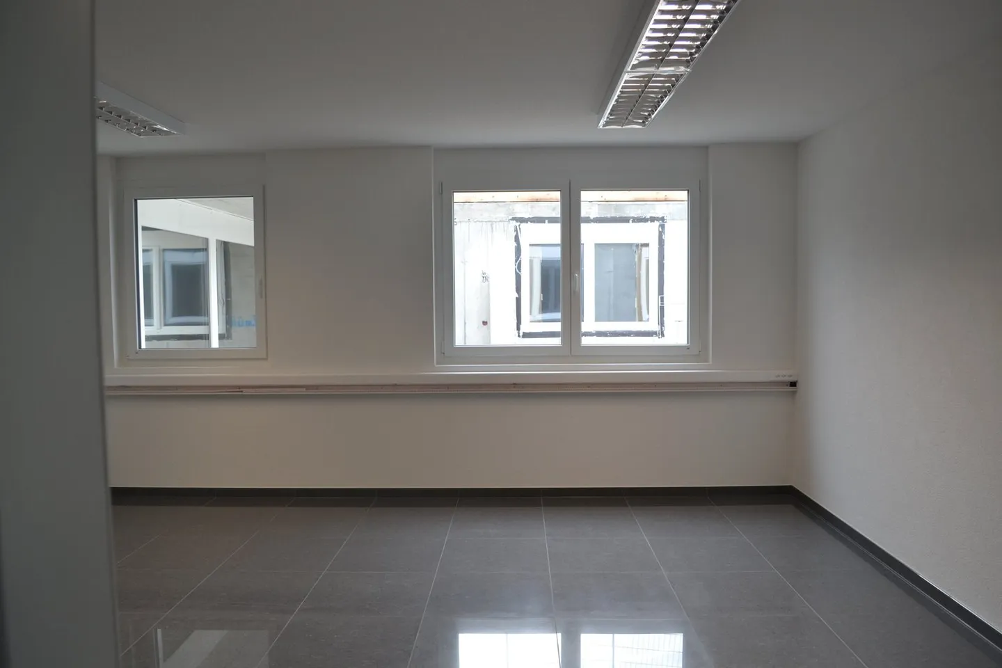 Spazio pratico moderno in posizione centrale a Frutigen in affitto - Foto 4 di 10