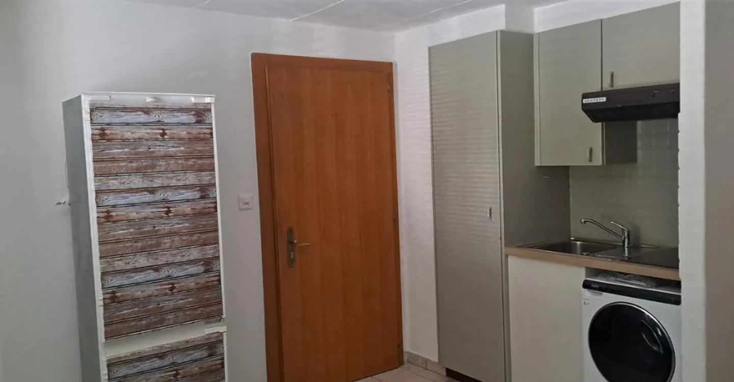 Studio Arredato Vicino alla Stazione - Foto 1 di 7
