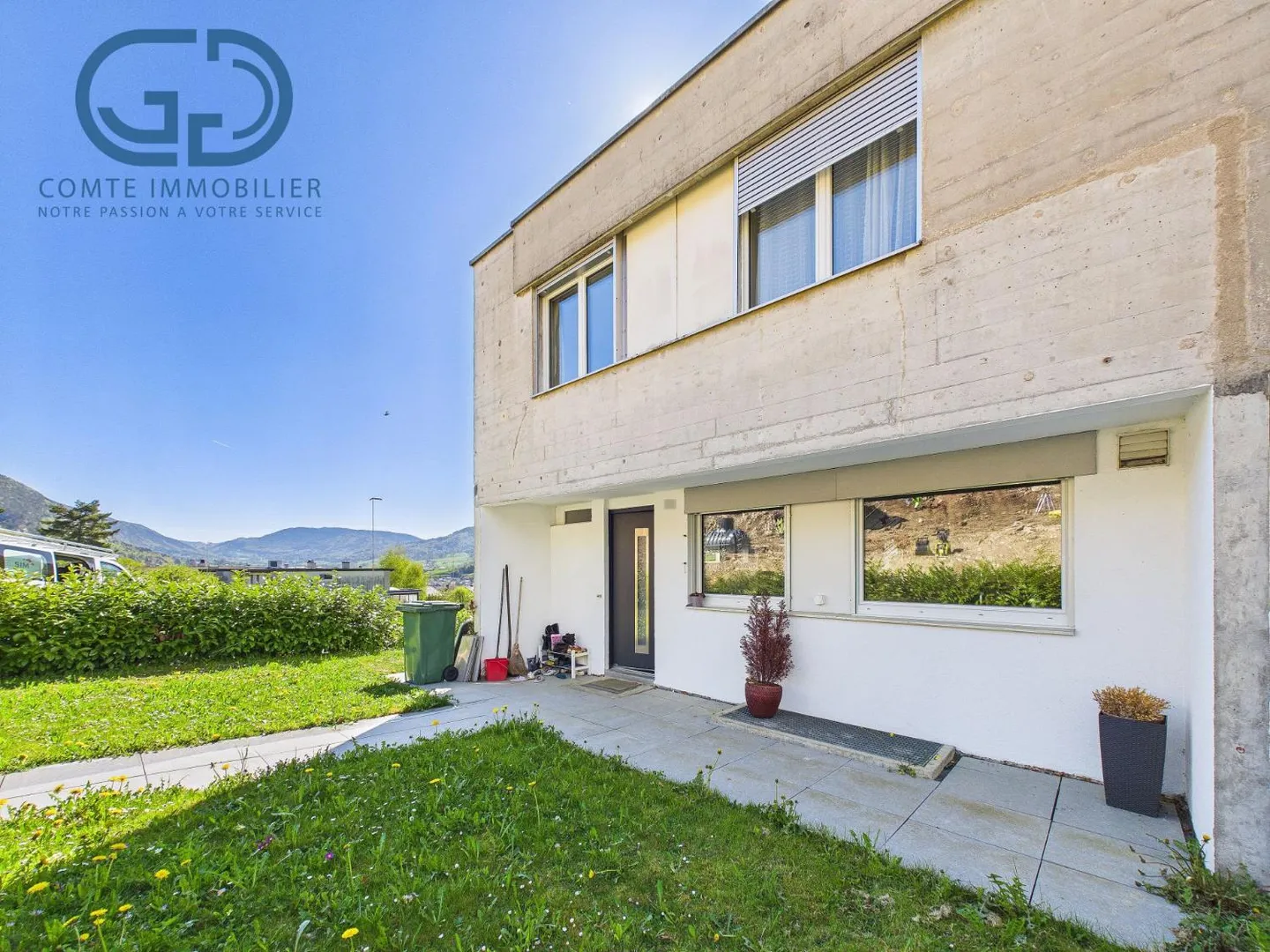 Casa unifamiliare su un lato vicino alla scuola - Foto 3 di 13