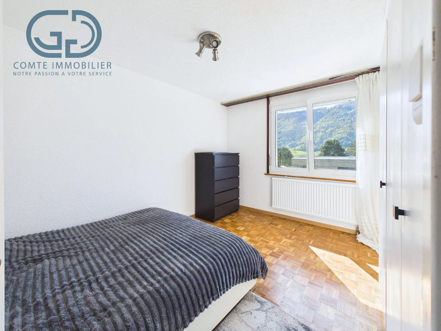 Casa unifamiliare su un lato vicino alla scuola - Foto 8 di 13