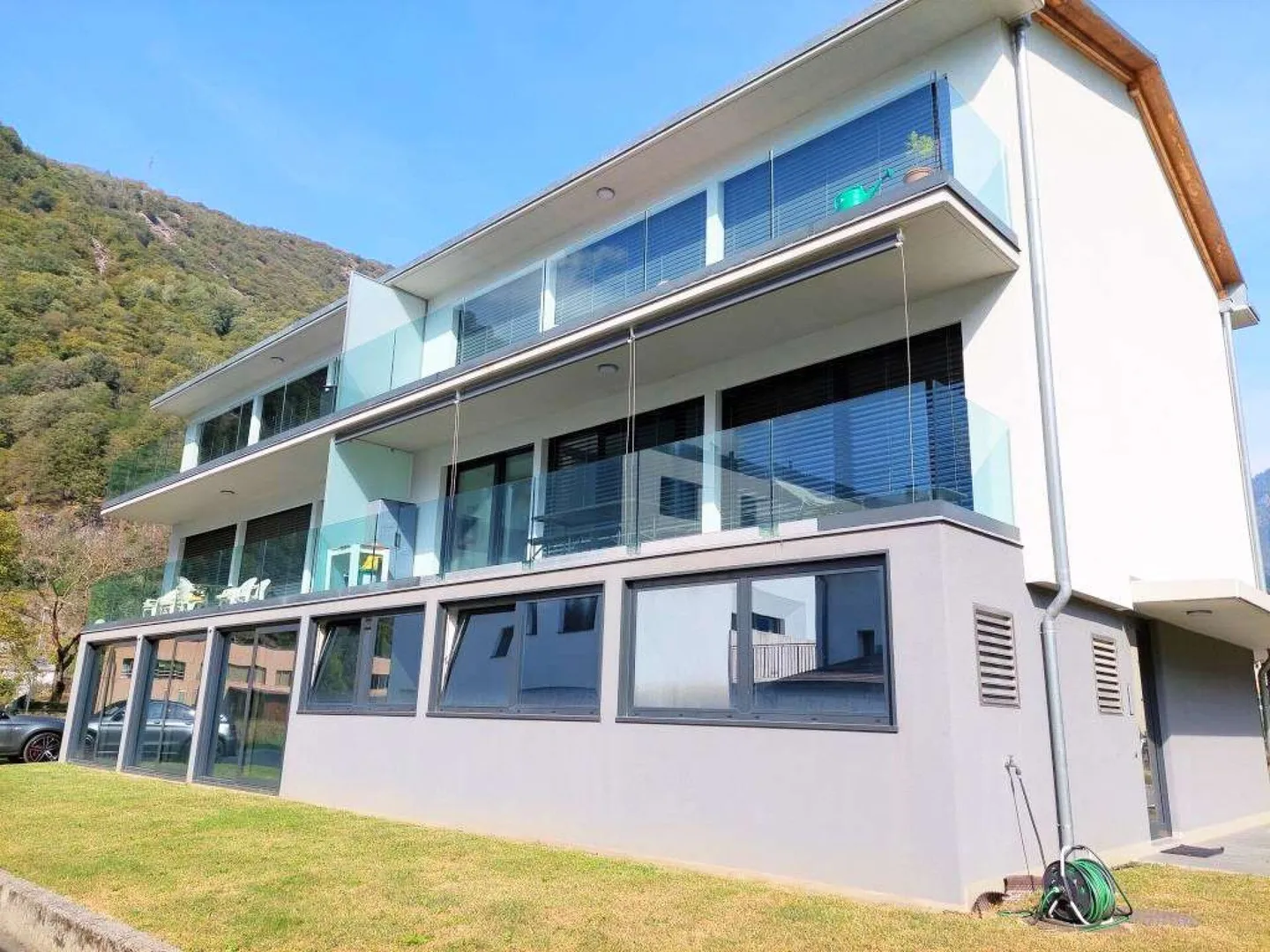 APPARTAMENTO 3.5 LOCALI ULTIMO PIANO - Foto 8 di 10