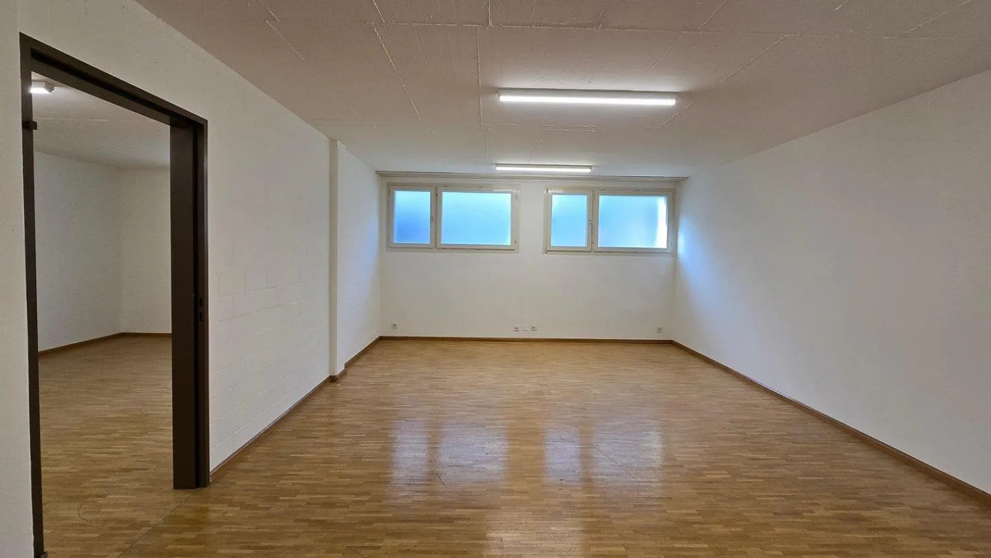 Versatile 2-room hobby room in Birsfelden - Photo 2 of 5