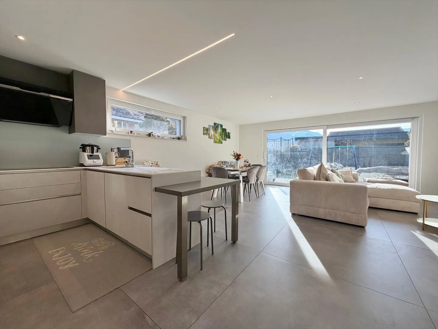 Villa moderna, due posti auto, a Saxon - Foto 1 di 11