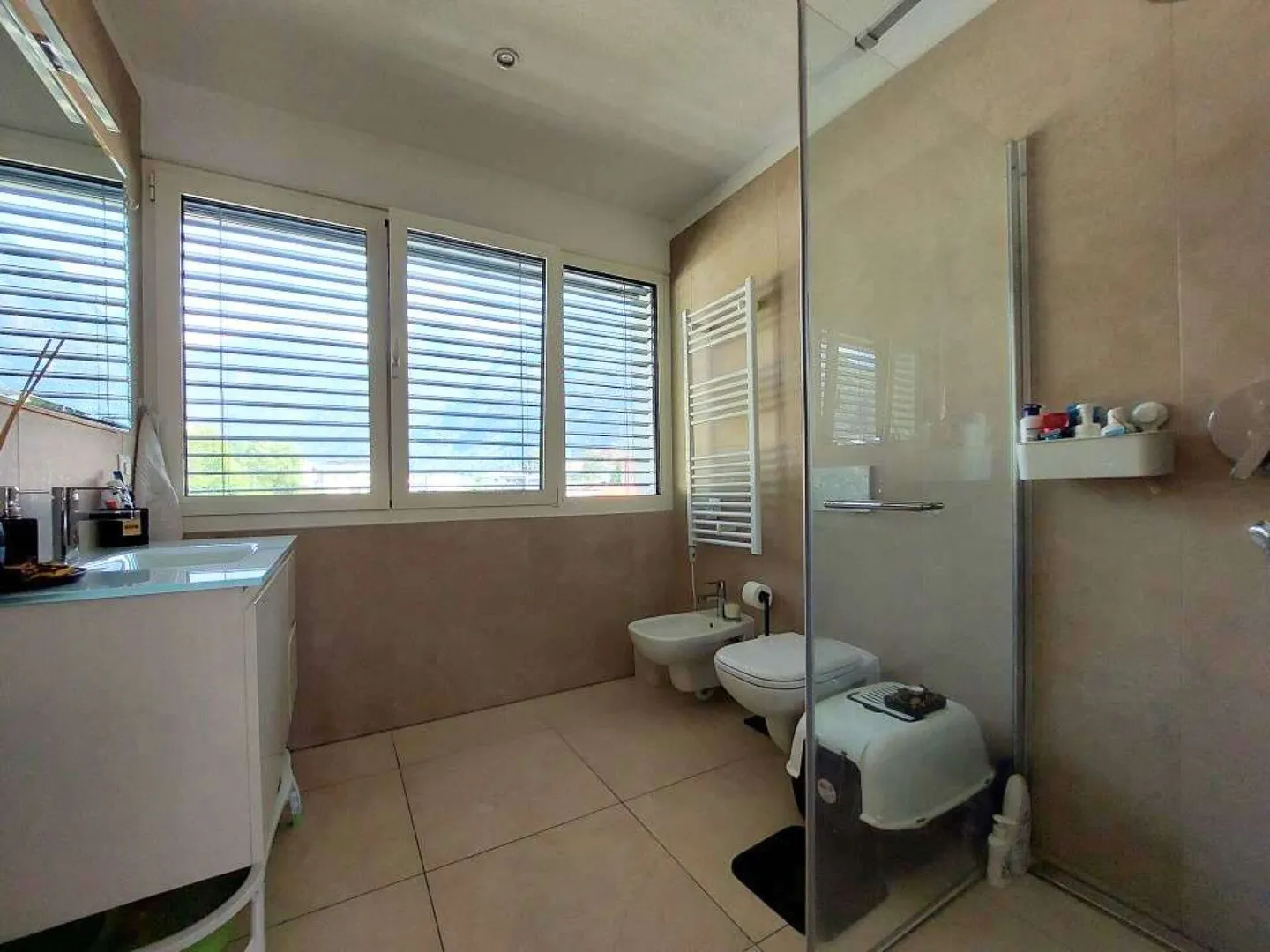 APPARTAMENTO 3.5 LOCALI ULTIMO PIANO - Foto 7 di 10