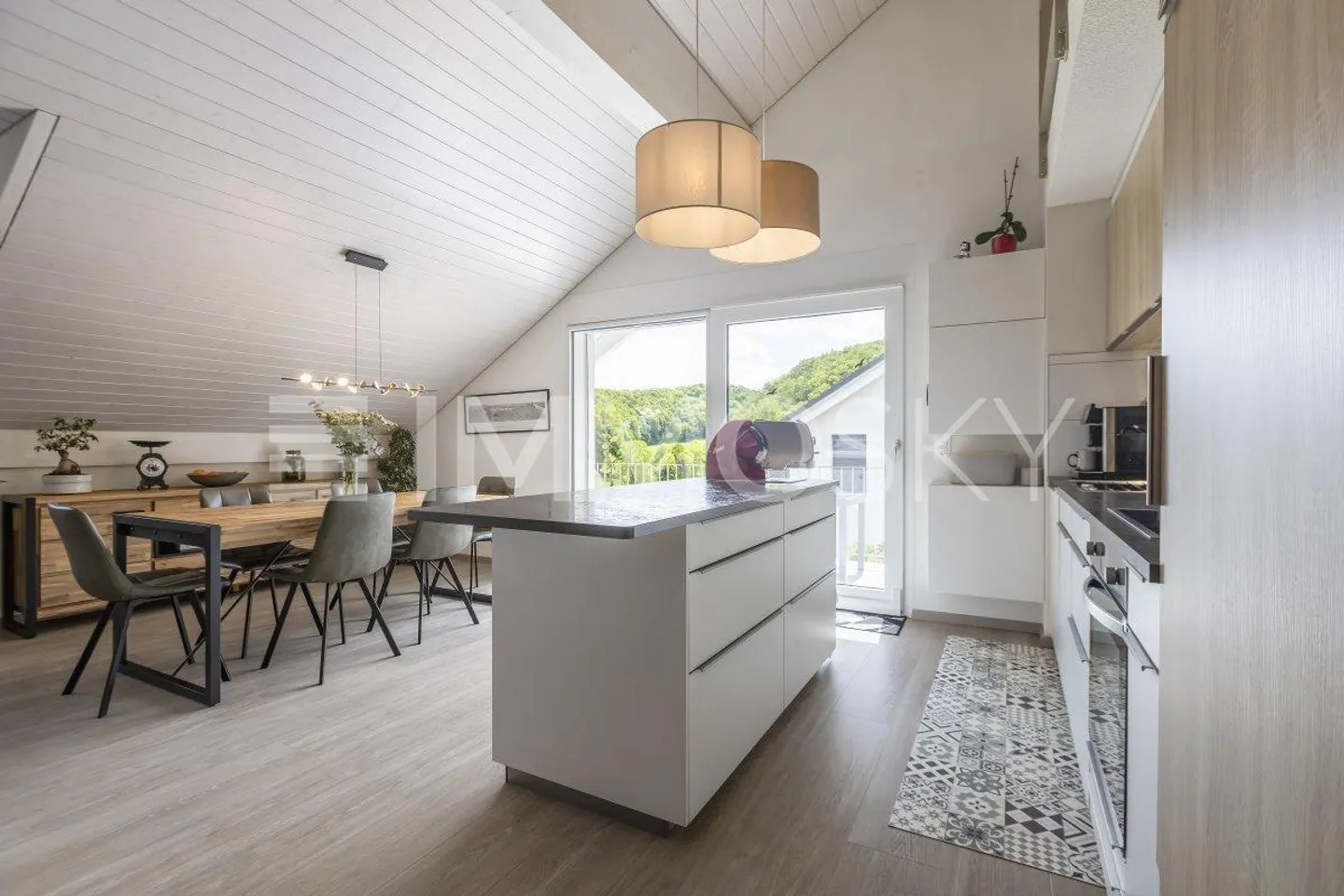 Moderner Duplex Am Waldrand - Foto 1 von 5