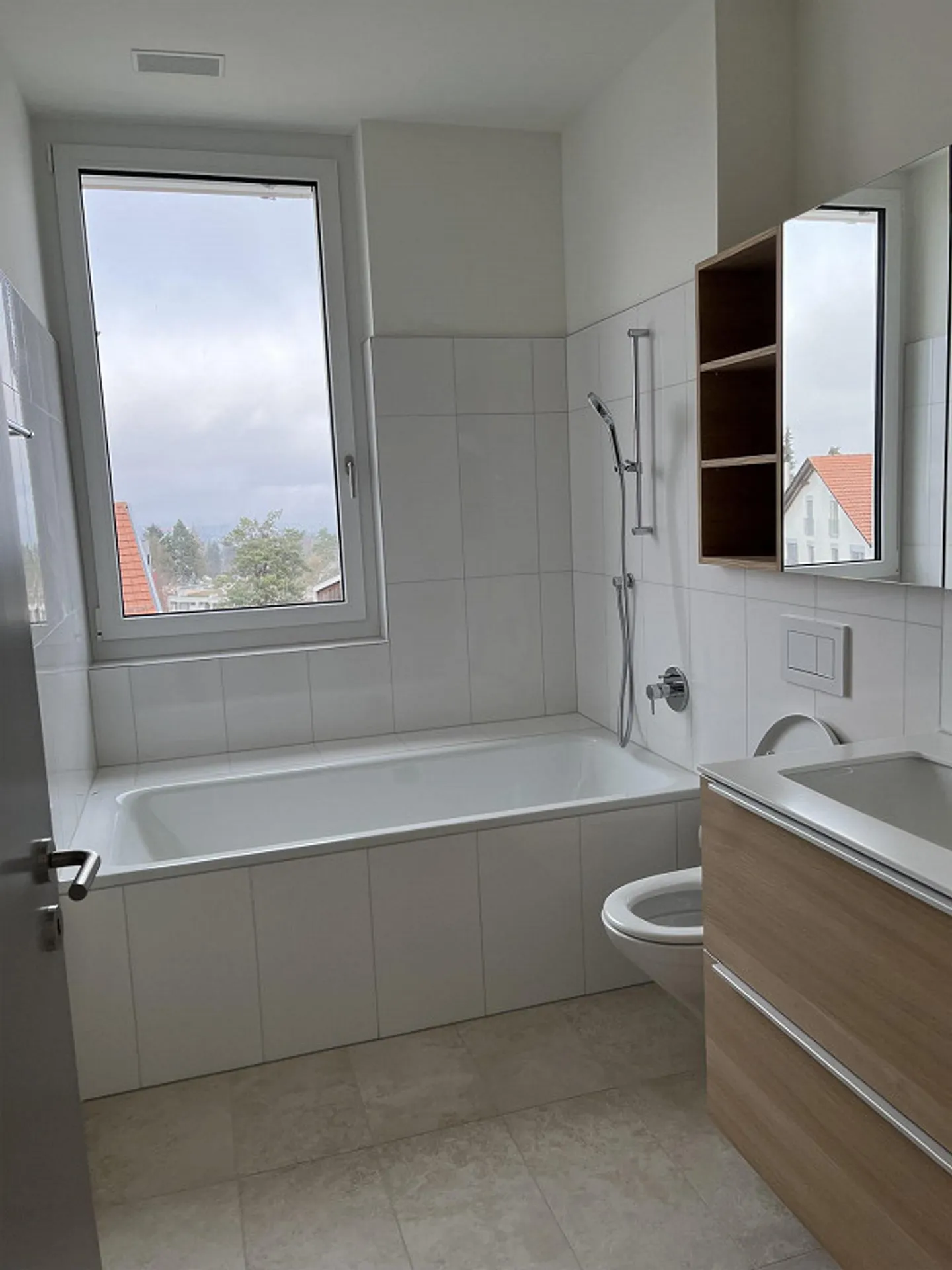 High-quality apartment with modern construction standards - Photo 3 of 8