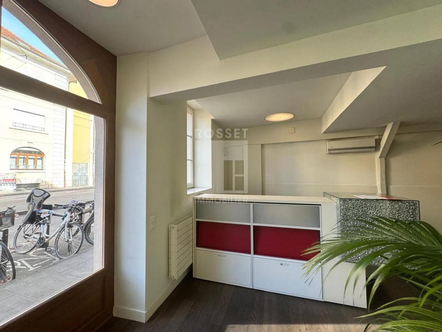 Beautiful arcade of approx. 80 m2 - Photo 3 of 7