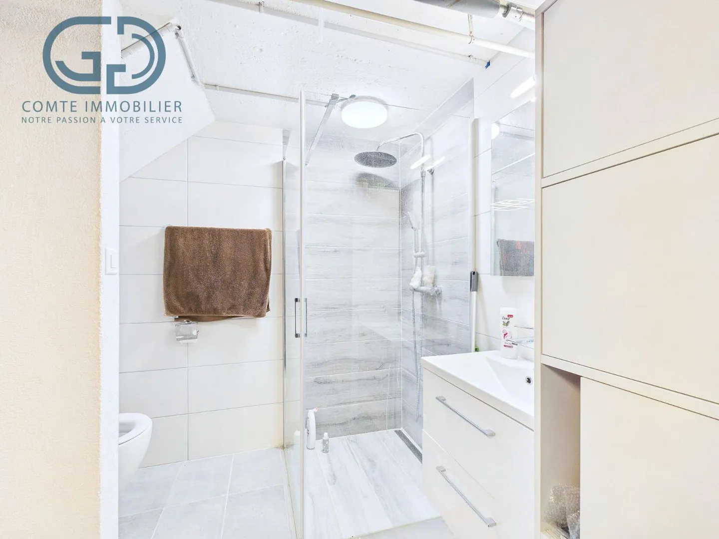 Casa unifamiliare su un lato vicino alla scuola - Foto 12 di 13