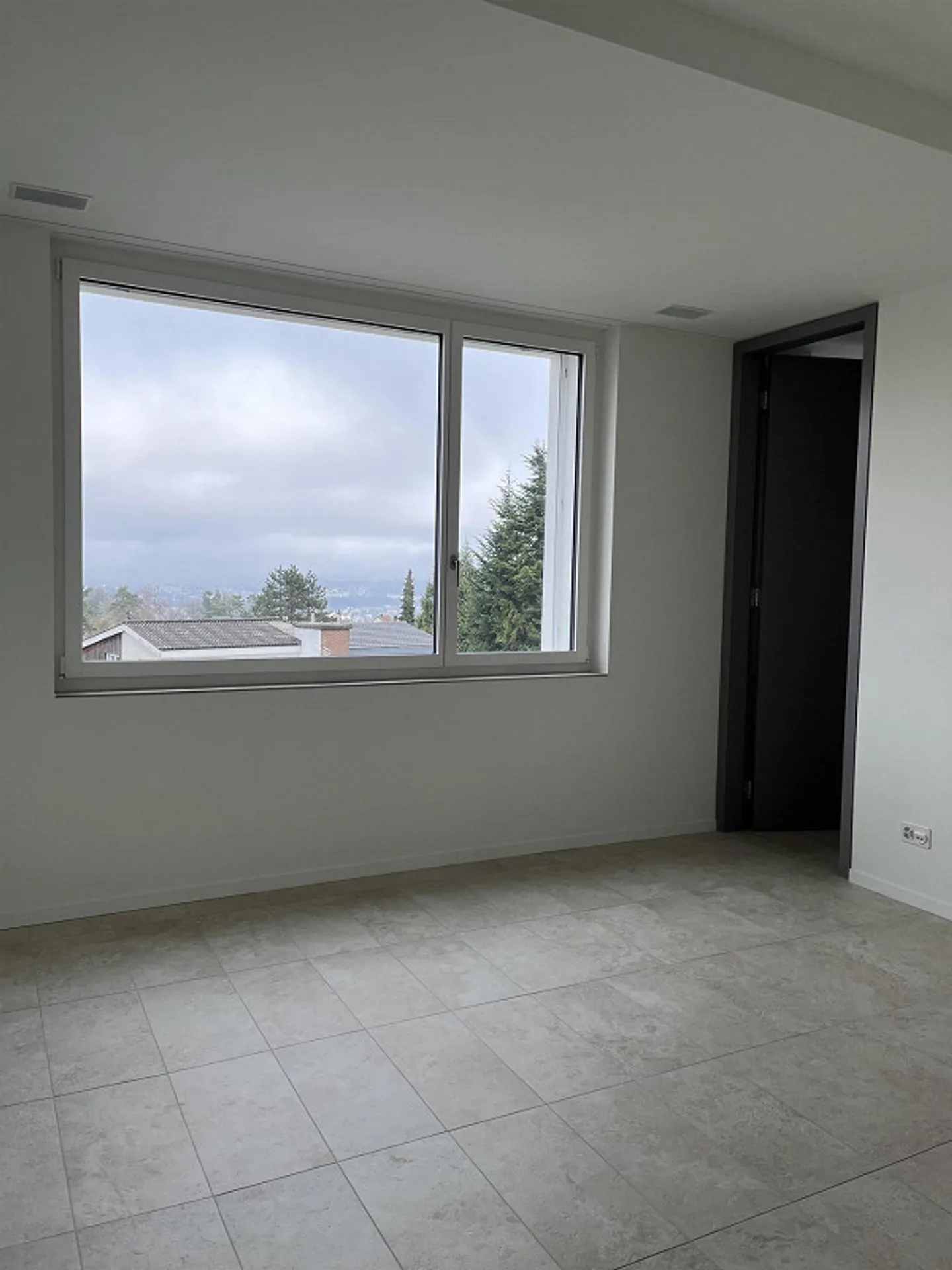 High-quality apartment with modern construction standards - Photo 4 of 8