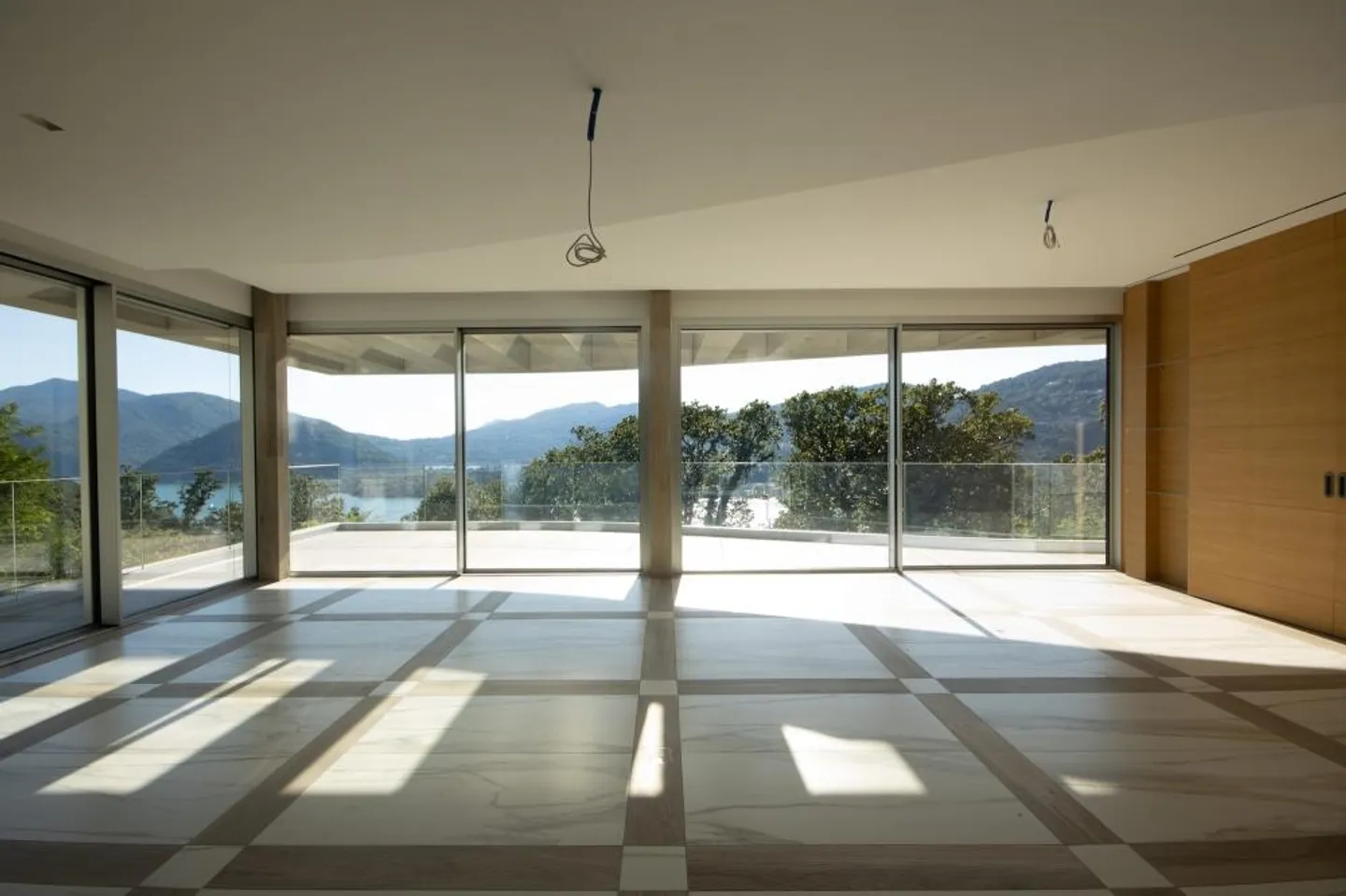 Luxury villa with 10.5 rooms and breathtaking lake view - Photo 4 of 5