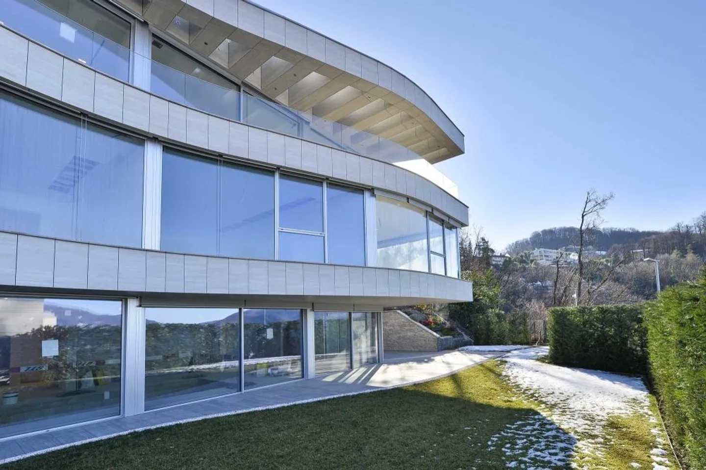 Luxury villa with 10.5 rooms and breathtaking lake view - Photo 3 of 5