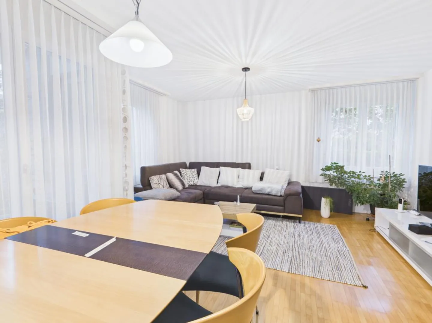 3.5-Zimmerwohnung im Erdgeschoss mit gemütlichem Sitzplatz - Foto 1 von 11