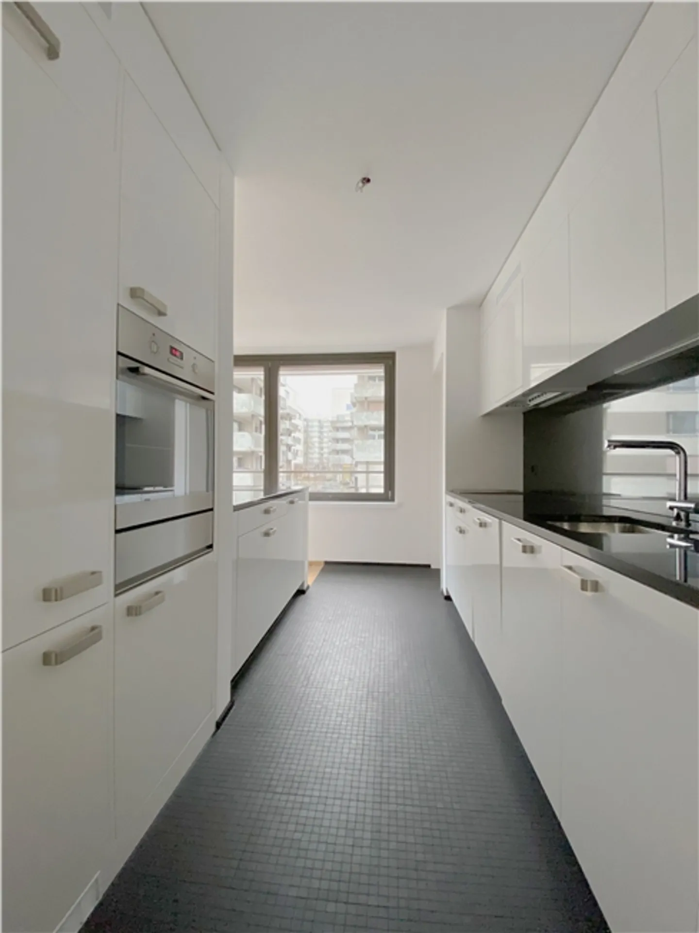 Modern apartment with rooftop terrace for rent - Photo 4 of 5