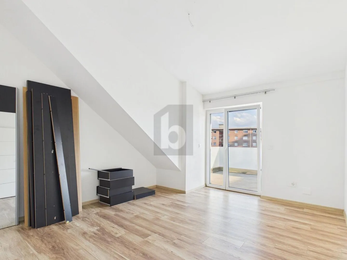 SPACIEUX AVEC BELLE TERRASSE - Photo 4 sur 6