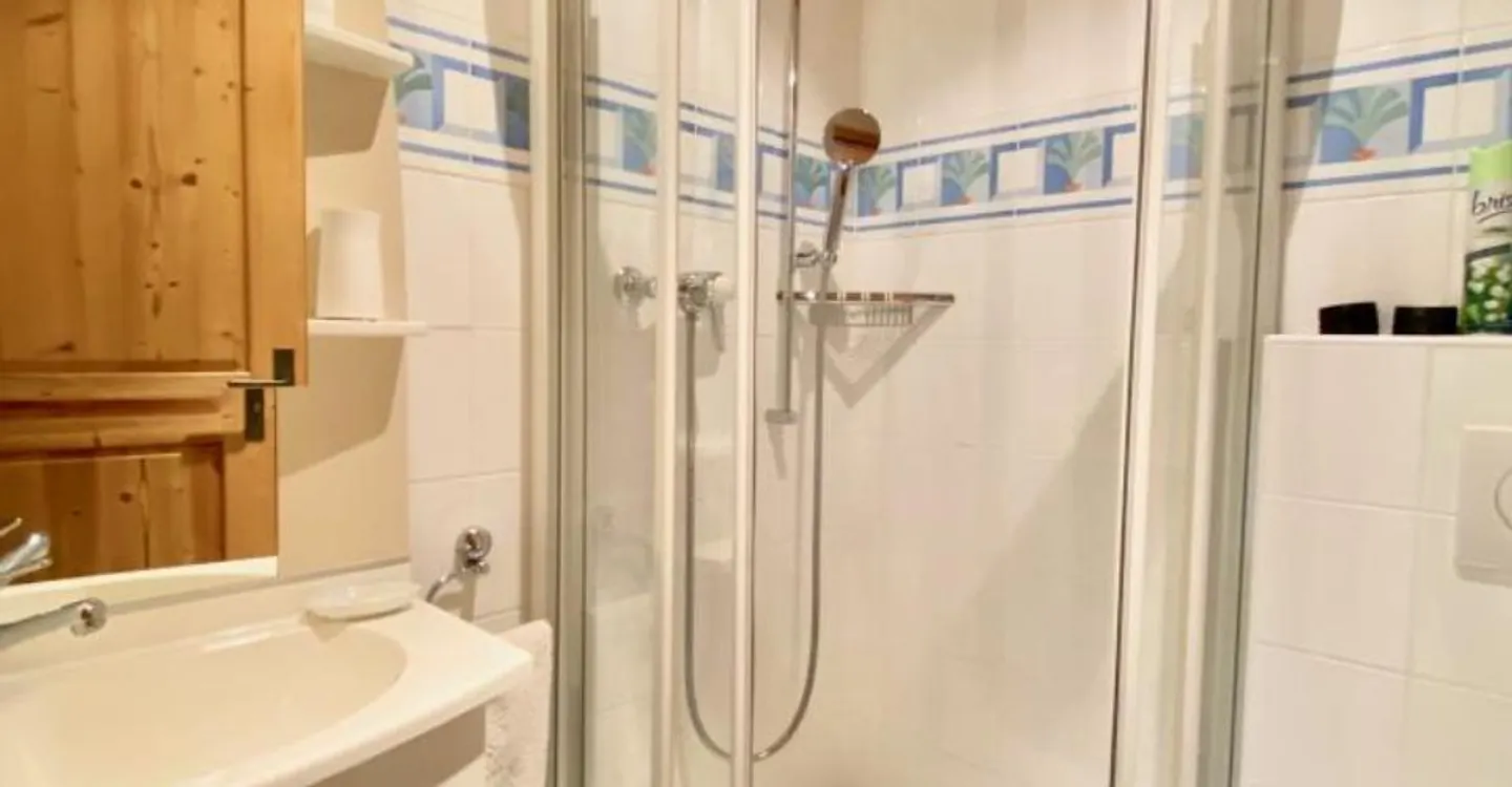 Charming Apartment in Crans-Montana - Photo 11 of 13
