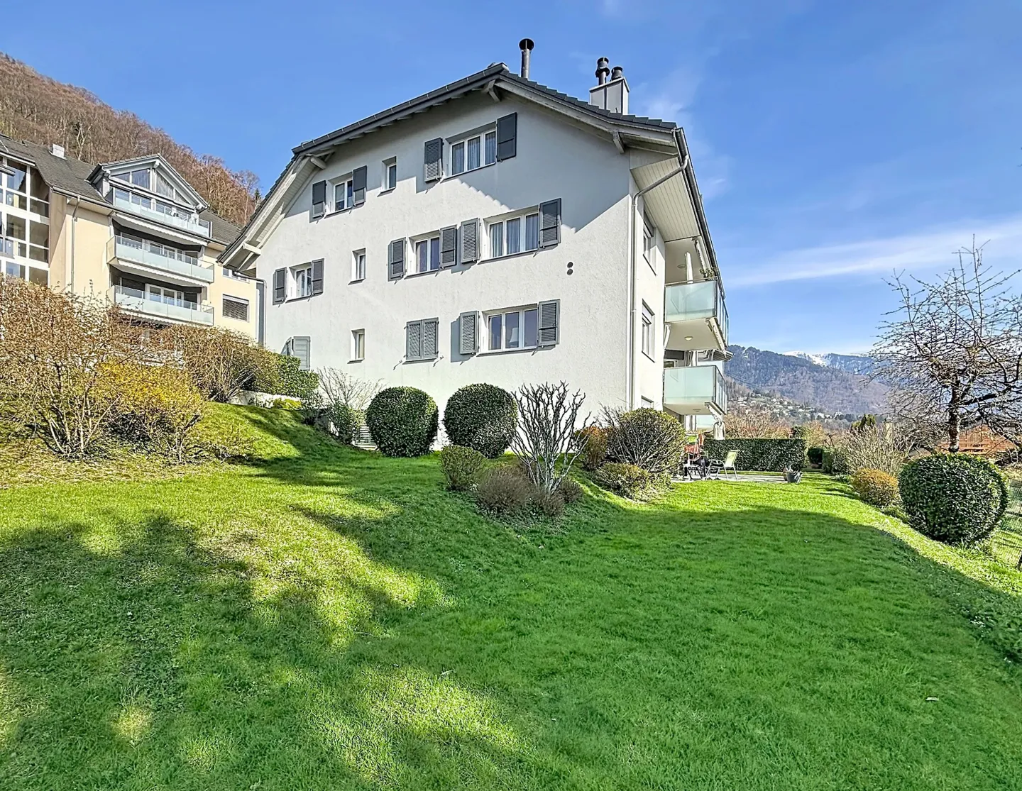 Situazione ideale e vista lago! - Foto 1 di 8