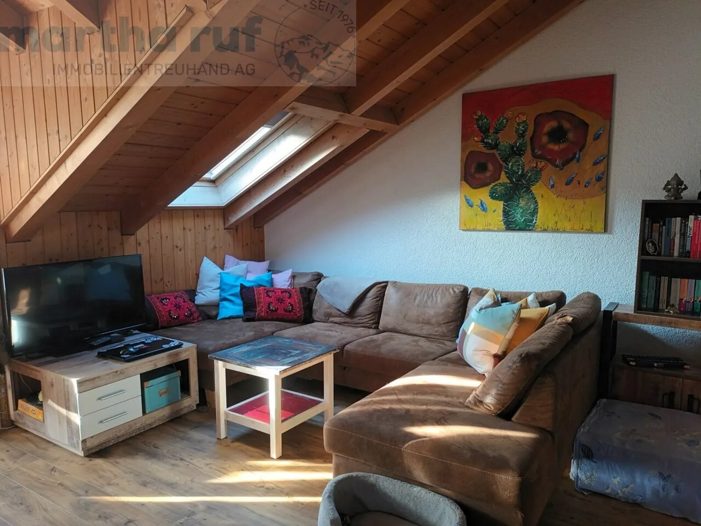 Appartamento mansardato accogliente con piccola galleria, camino e balcone - Foto 2 di 14