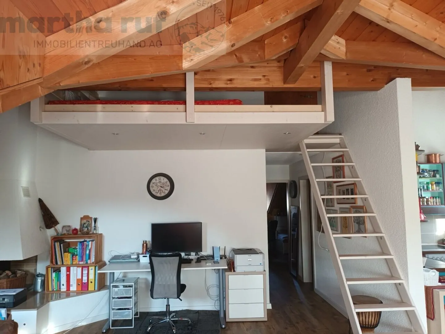 Appartamento mansardato accogliente con piccola galleria, camino e balcone - Foto 8 di 14