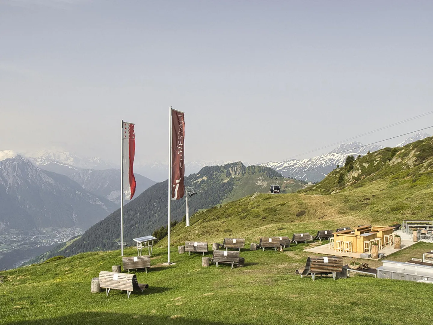 Where Alpine Panorama and Hospitality Come Together - Photo 2 of 8
