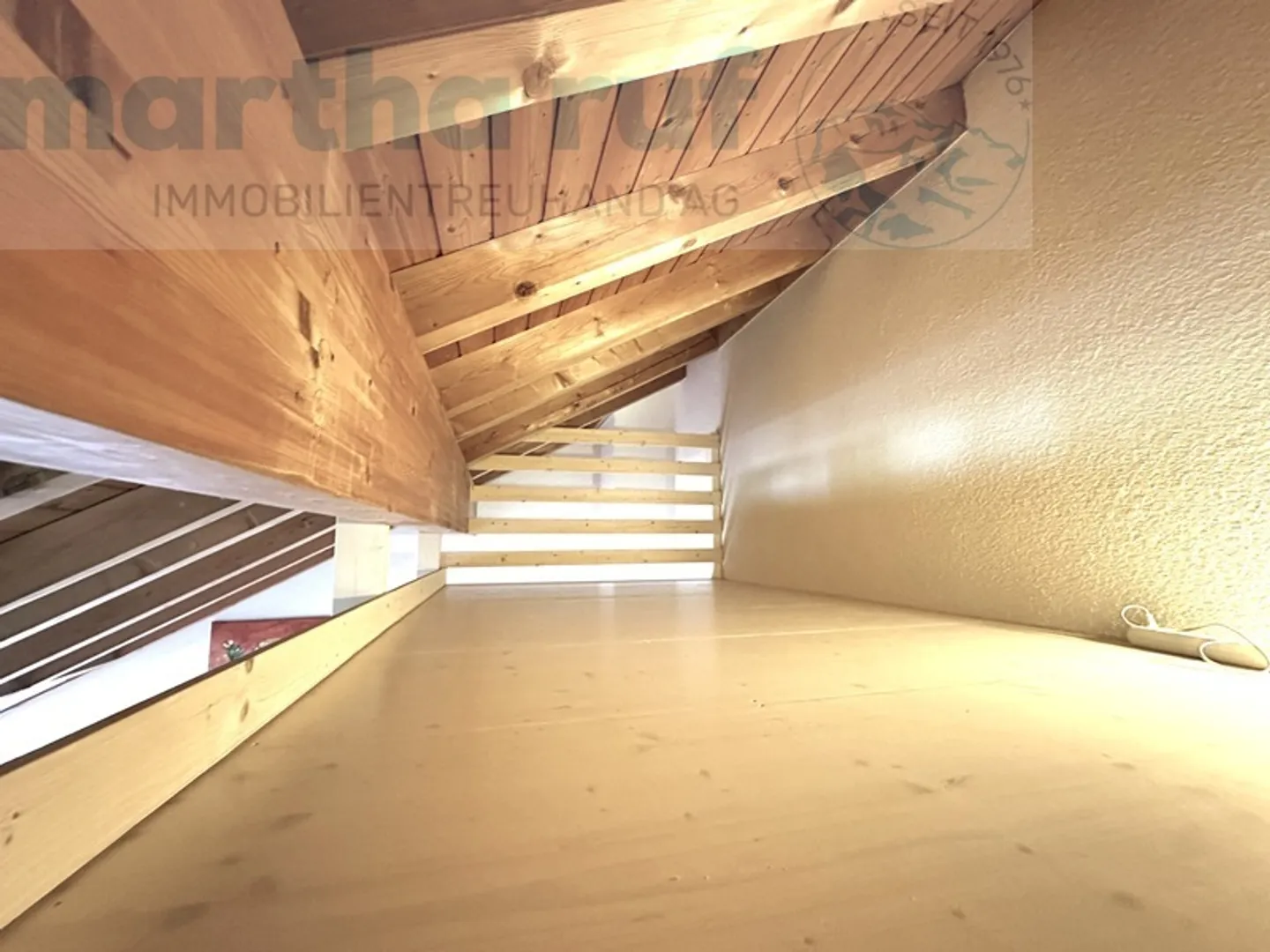 Appartamento mansardato accogliente con piccola galleria, camino e balcone - Foto 9 di 14