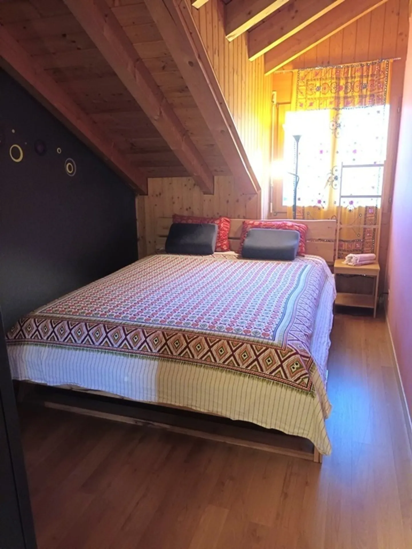 Appartamento mansardato accogliente con piccola galleria, camino e balcone - Foto 10 di 14