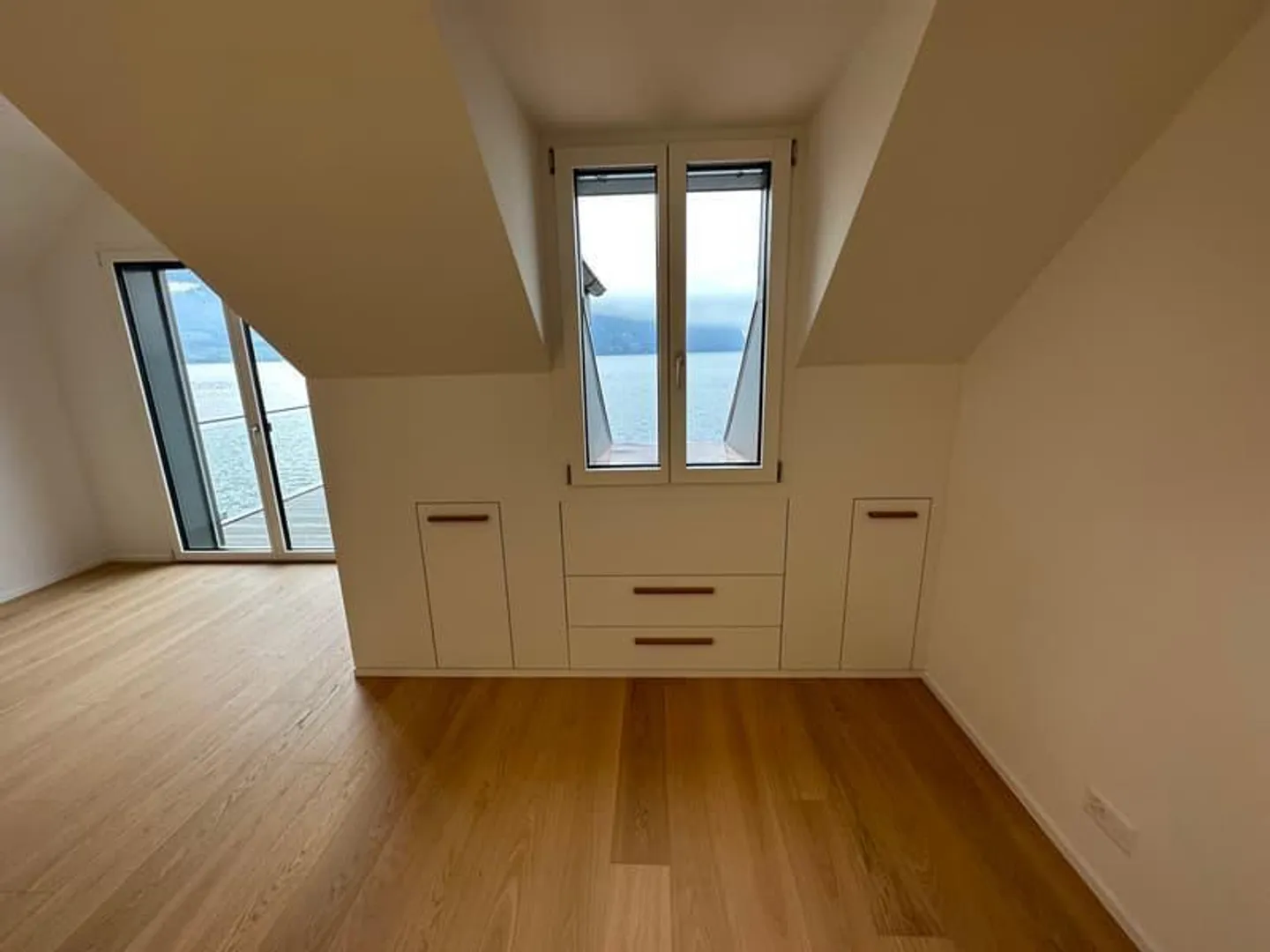 Unparalleled Attic Maisonette Apartment Directly on Lake Lucerne - Photo 17 of 27
