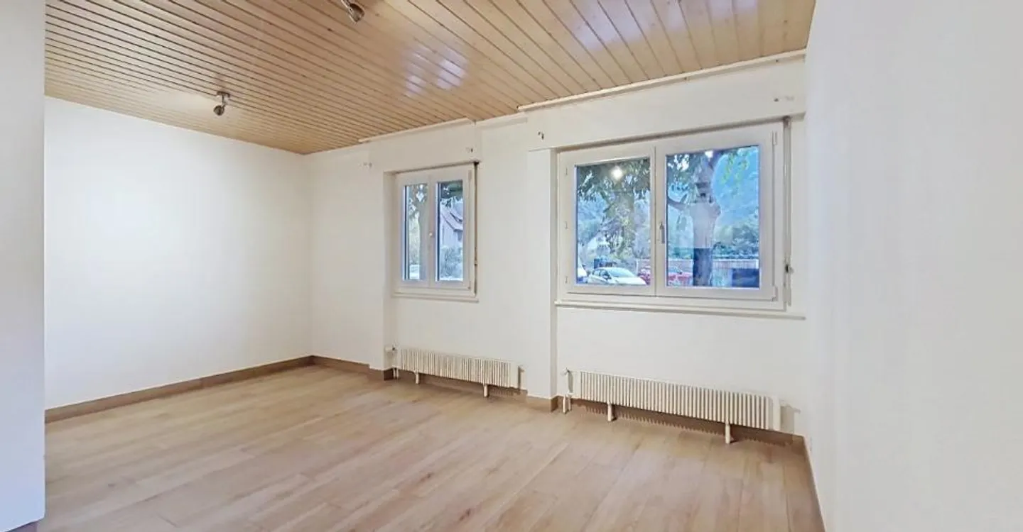 Sierre, renovated 2.5 room apartment with good yield, close to Lake Géronde and the technopole - Photo 2 of 13