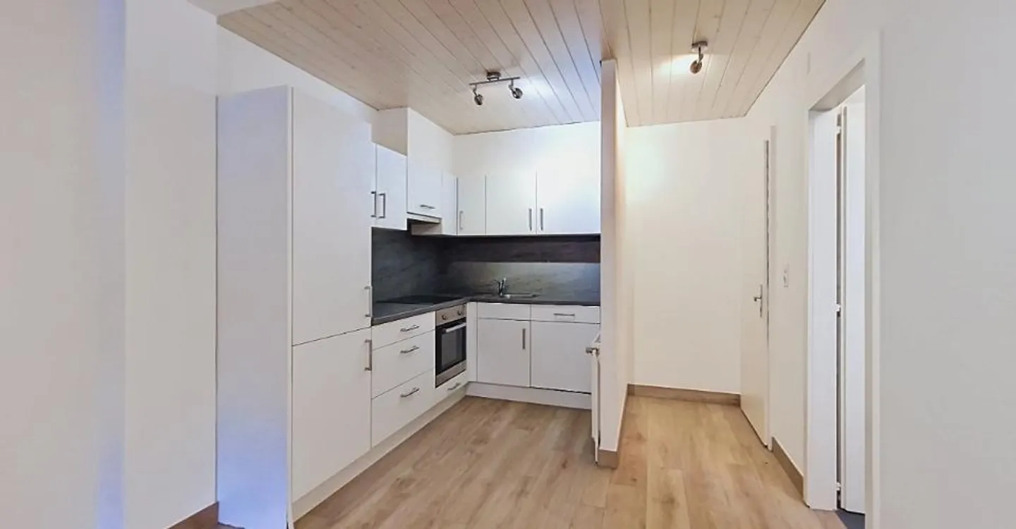 Sierre, renovated 2.5 room apartment with good yield, close to Lake Géronde and the technopole - Photo 3 of 13