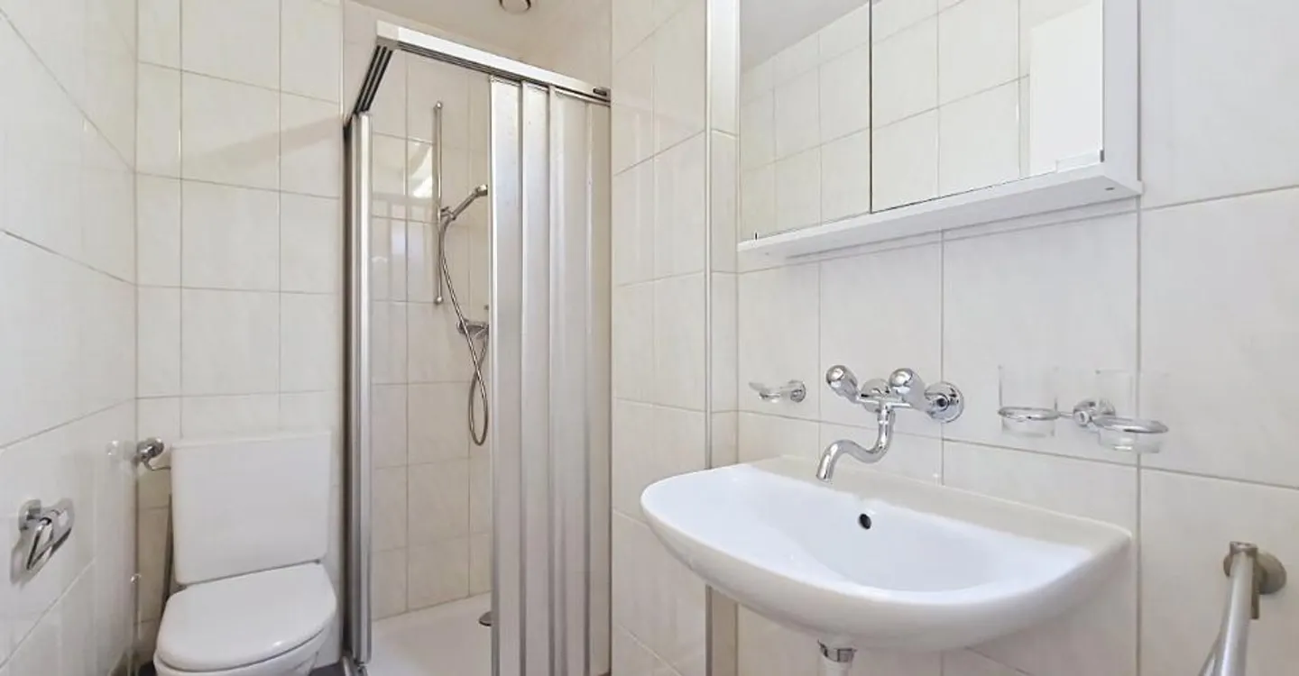 Sierre, renovated 2.5 room apartment with good yield, close to Lake Géronde and the technopole - Photo 7 of 13