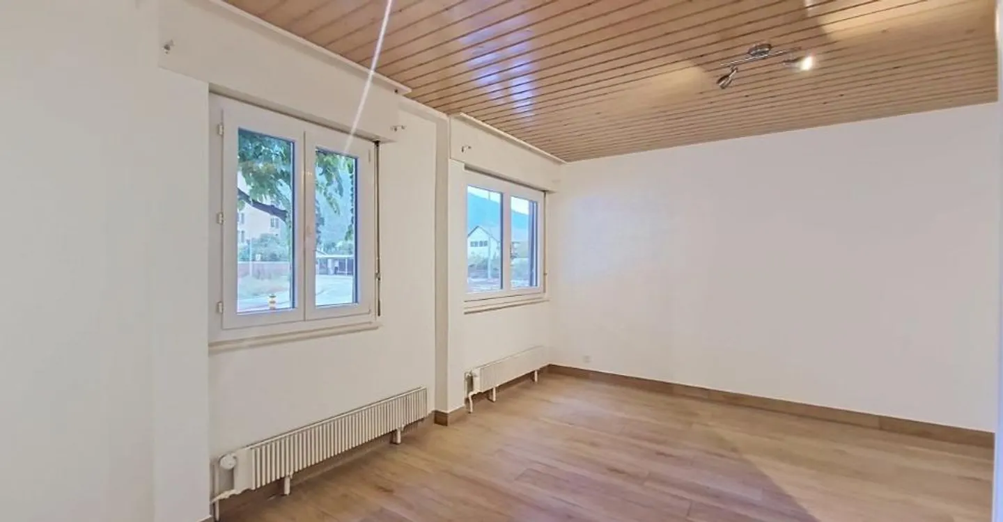 Sierre, renovated 2.5 room apartment with good yield, close to Lake Géronde and the technopole - Photo 8 of 13