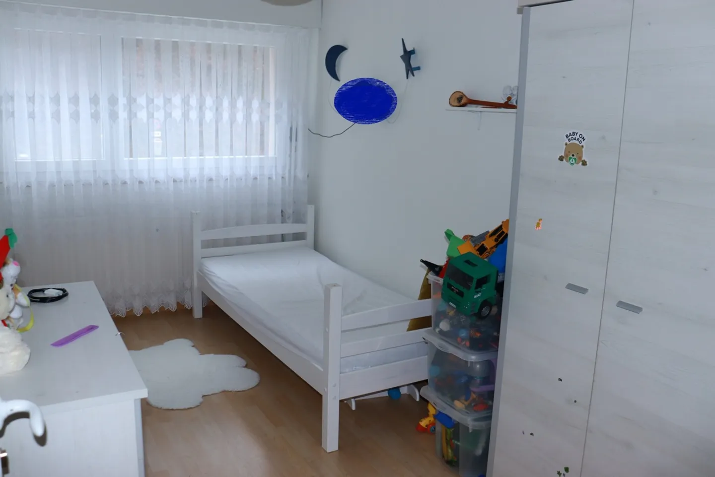 Bright Apartment with Terrace - Photo 8 of 12