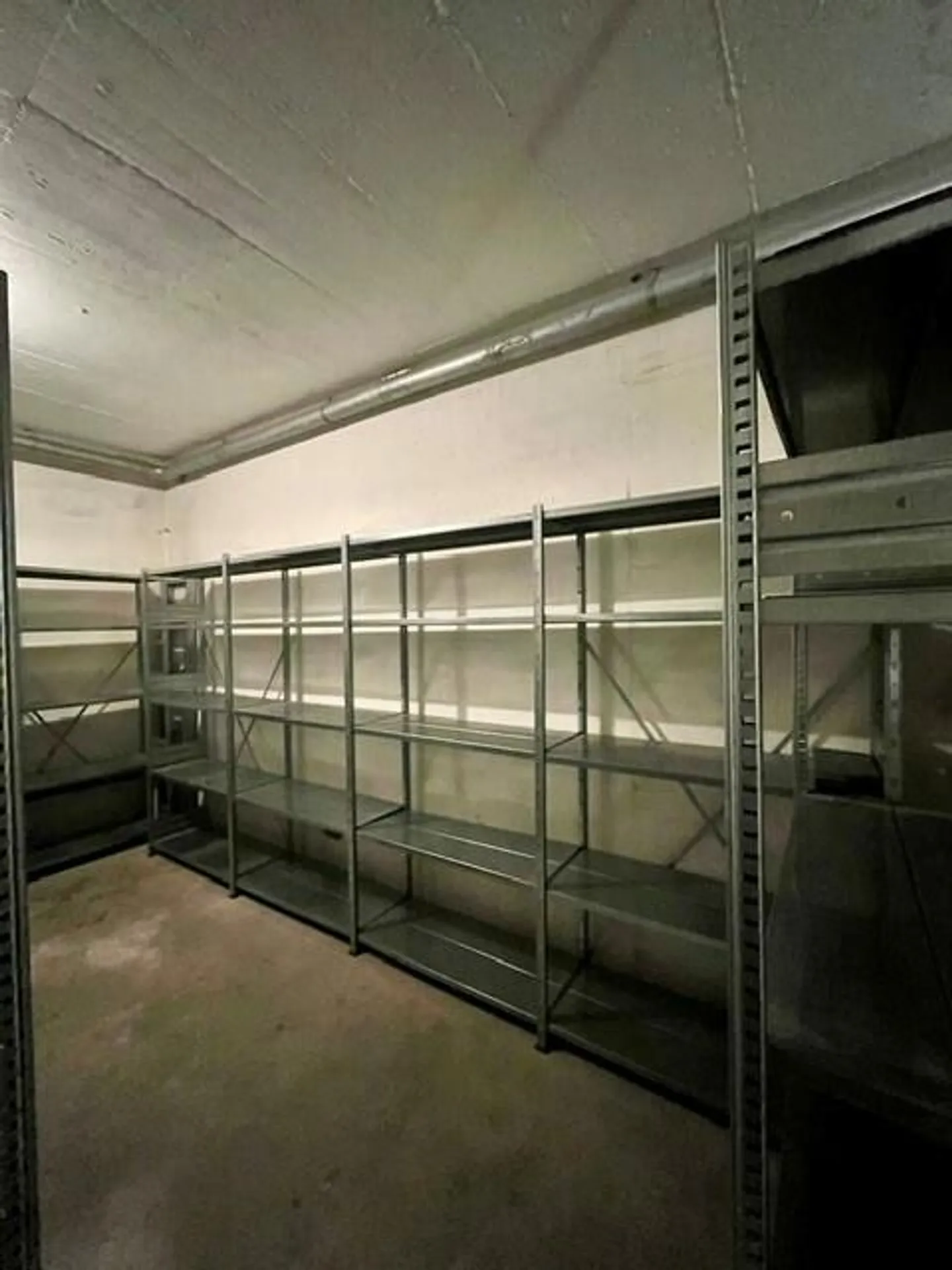 Salle de stockage dans un emplacement central - Photo 2 sur 4