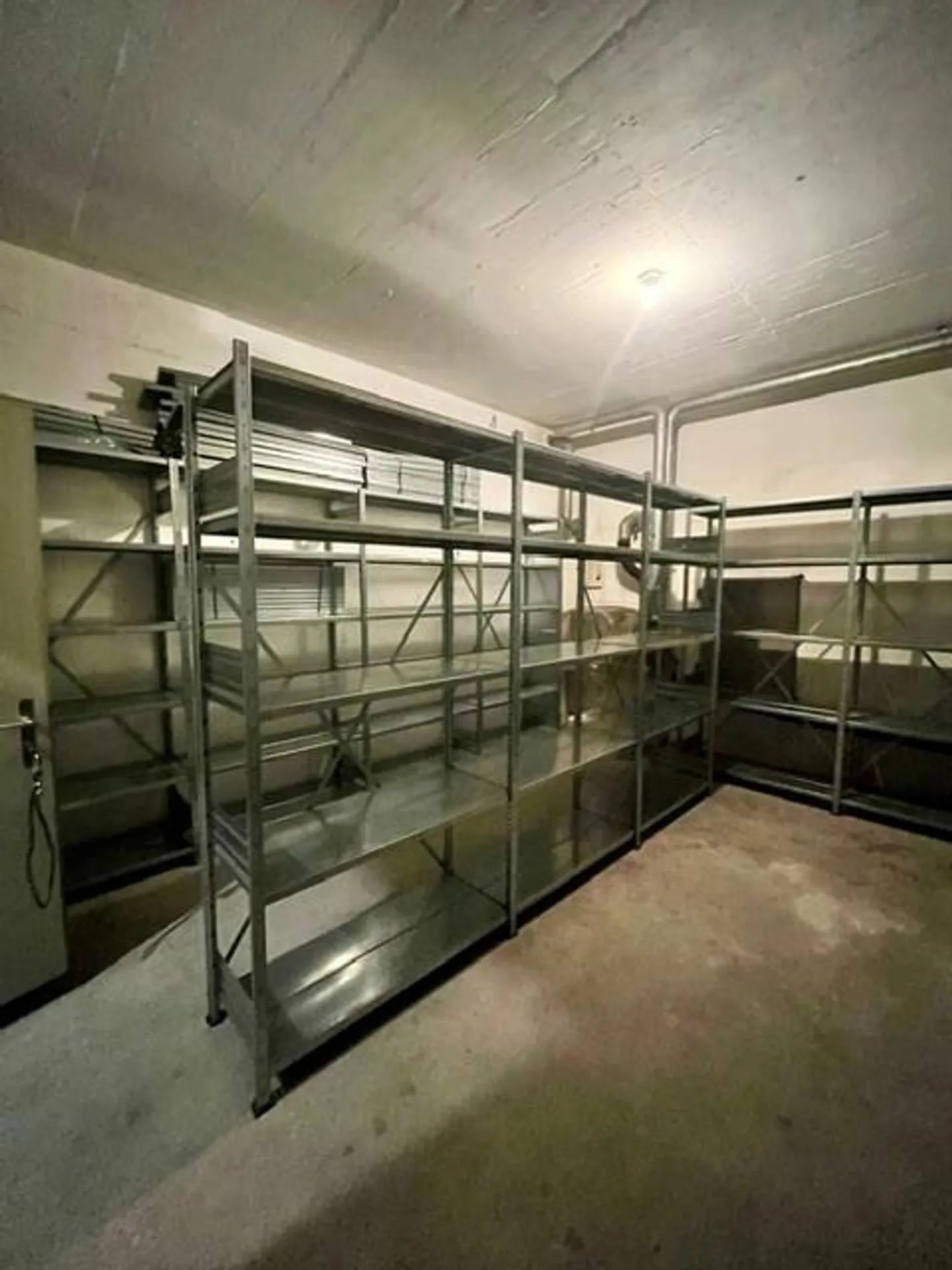 Salle de stockage dans un emplacement central - Photo 4 sur 4