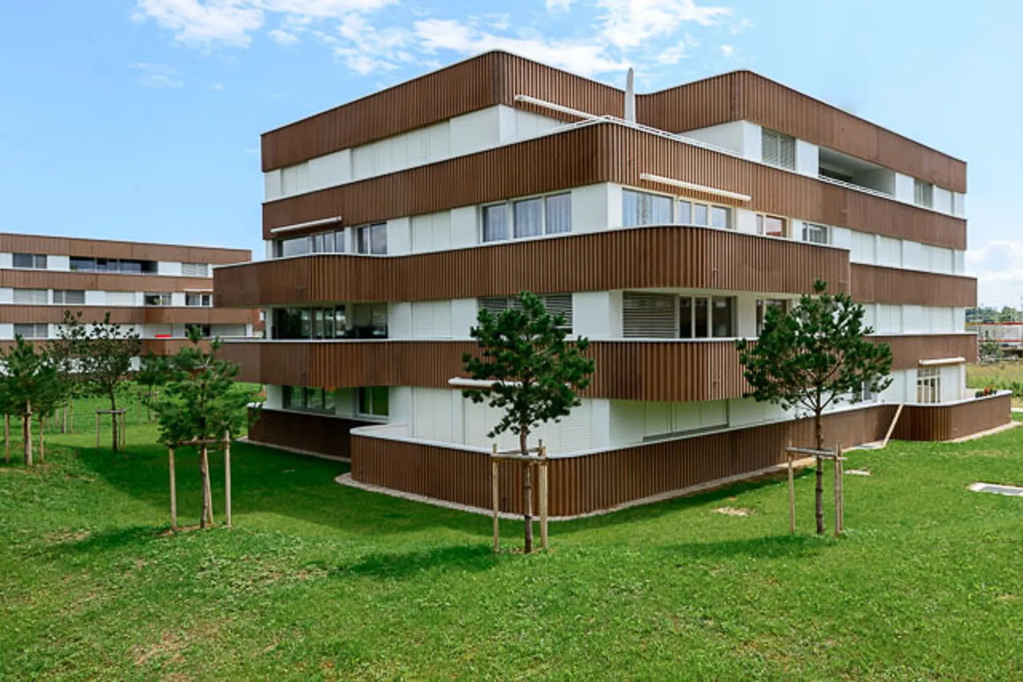 Modern Apartment Near Lake - Photo 10 of 10