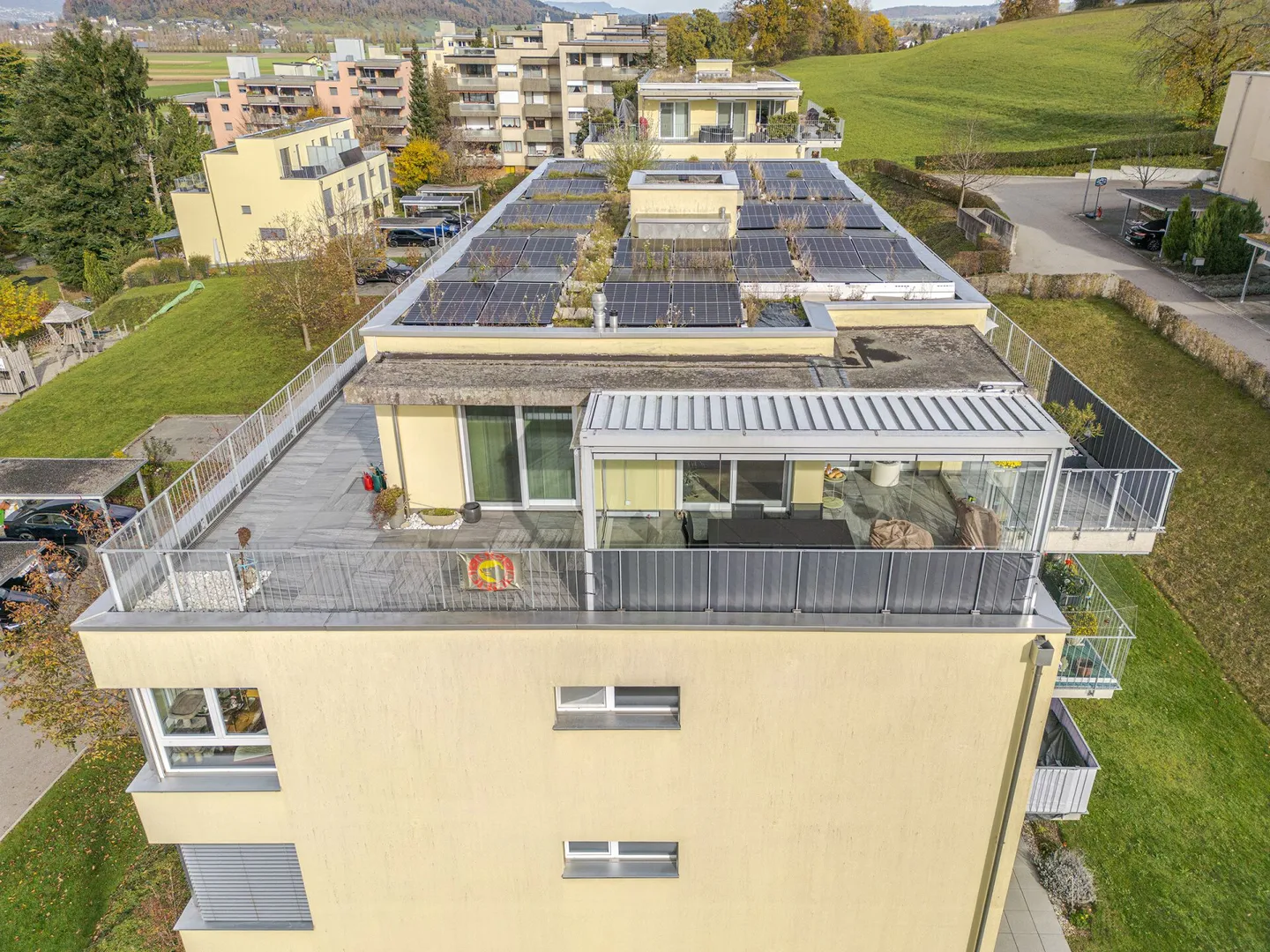 Appartamento attico da 5,5 stanze da sogno incluso due posti auto - Foto 1 di 23