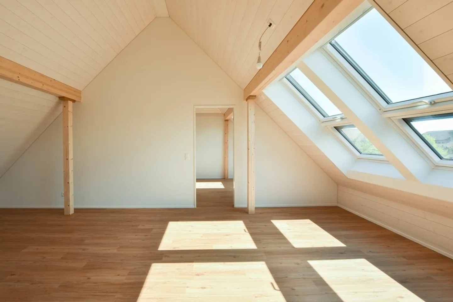 Modern 2.5-Room Apartment - Photo 2 of 8
